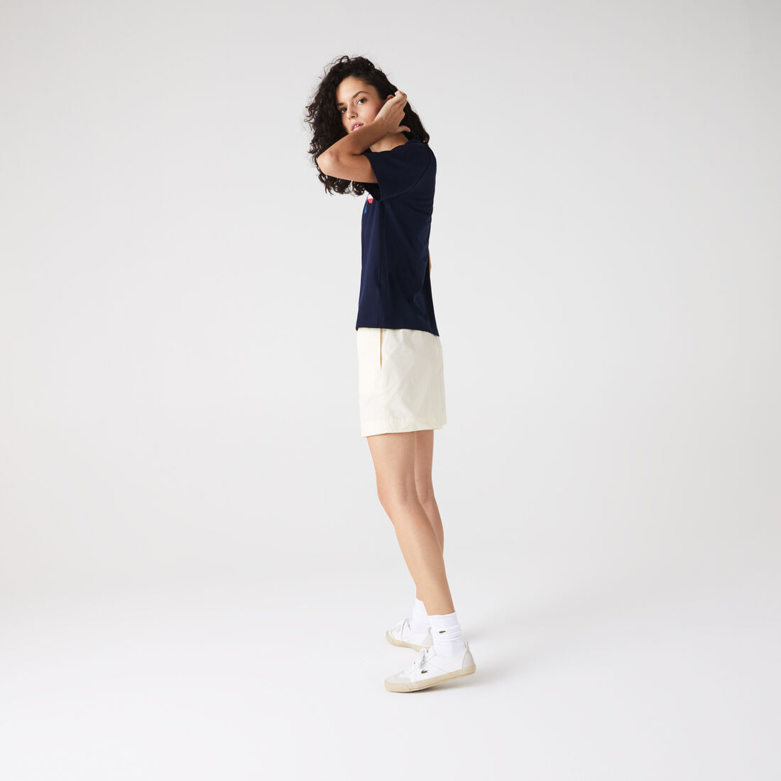 تي شيرت من القطن الناعم بفتحة رقبة مستديرة مع علامة Lacoste المطبوعة للنساء تي شيرت من القطن الناعم بفتحة رقبة مستديرة مع علامة Lacoste المطبوعة للنساء