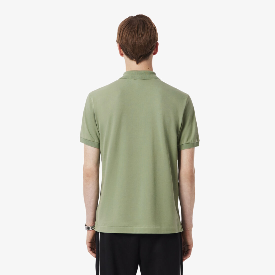 قميص بولو بيكيه خفيف بقصة كلاسيكية L.12.12 قميص بولو بيكيه خفيف بقصة كلاسيكية L.12.12