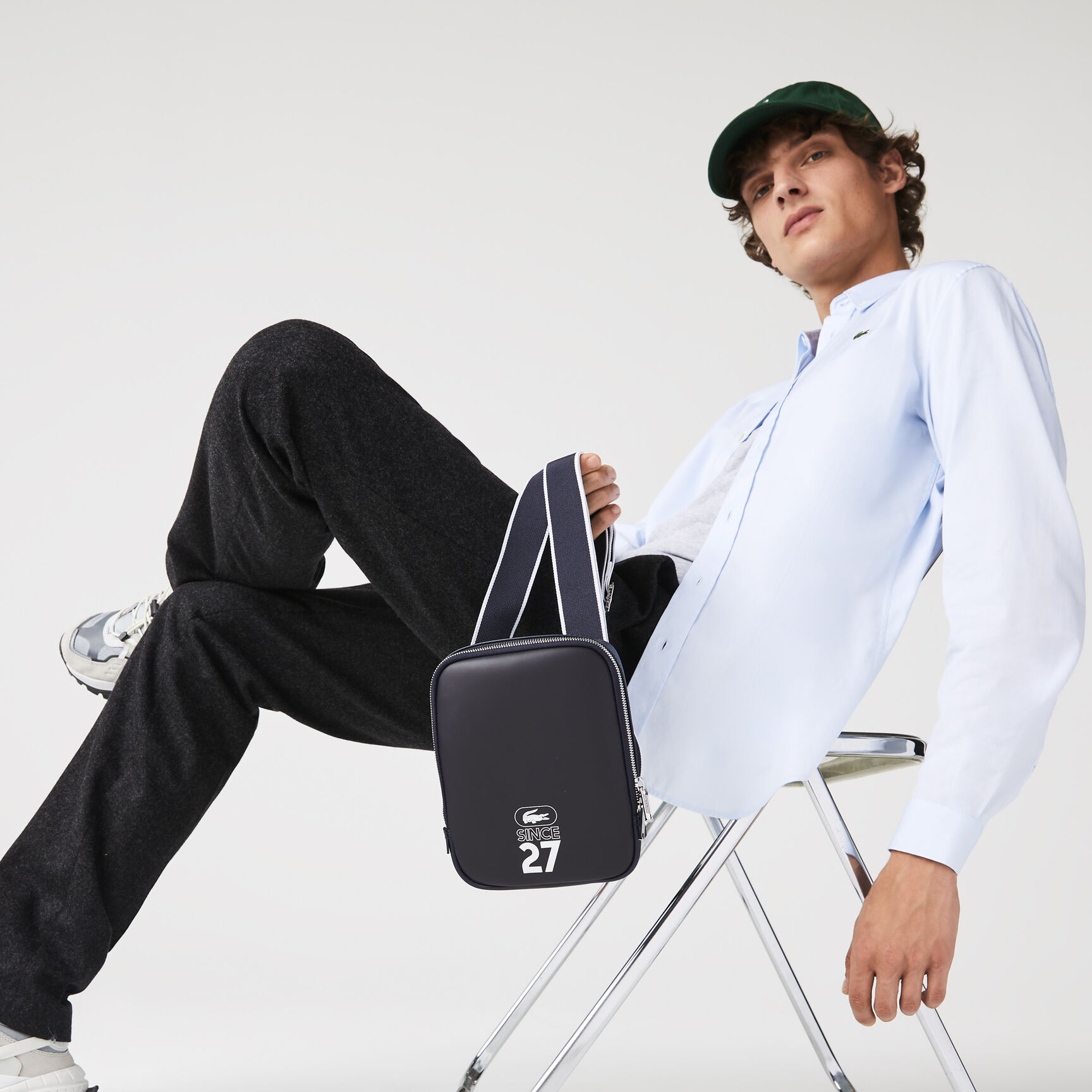 حقيبة قماش مستطيلة بشعار مطبوع 1927 للرجال حقيبة قماش مستطيلة بشعار مطبوع 1927 للرجال