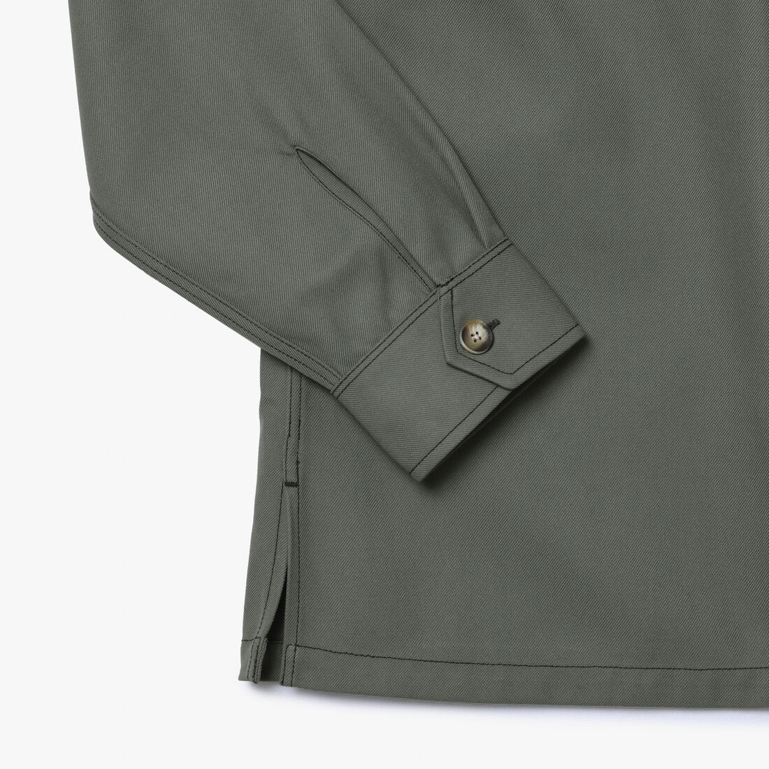 قميص علوي من القطن الثقيل مزود بجيوب قميص علوي من القطن الثقيل مزود بجيوب