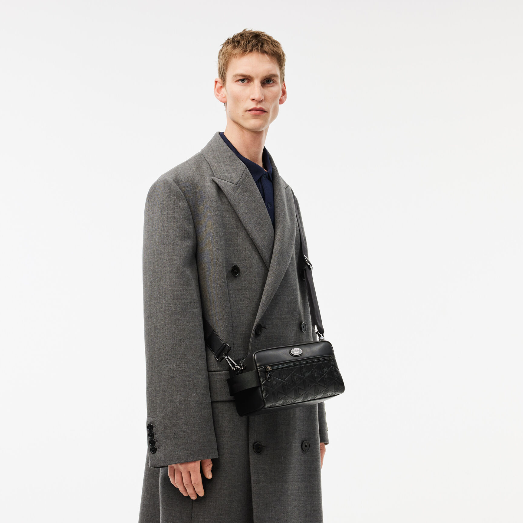  محفظة جلدية بطبعة مونوغرام