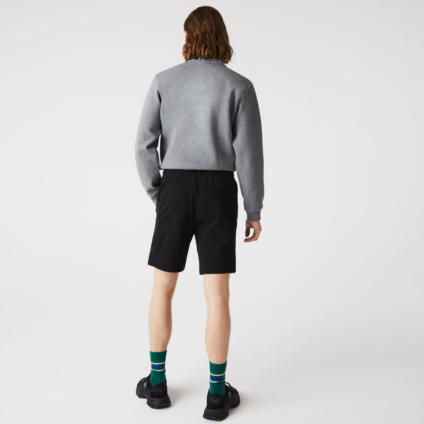 شورت برمودا من الصوف بحروف من Lacoste للرجال