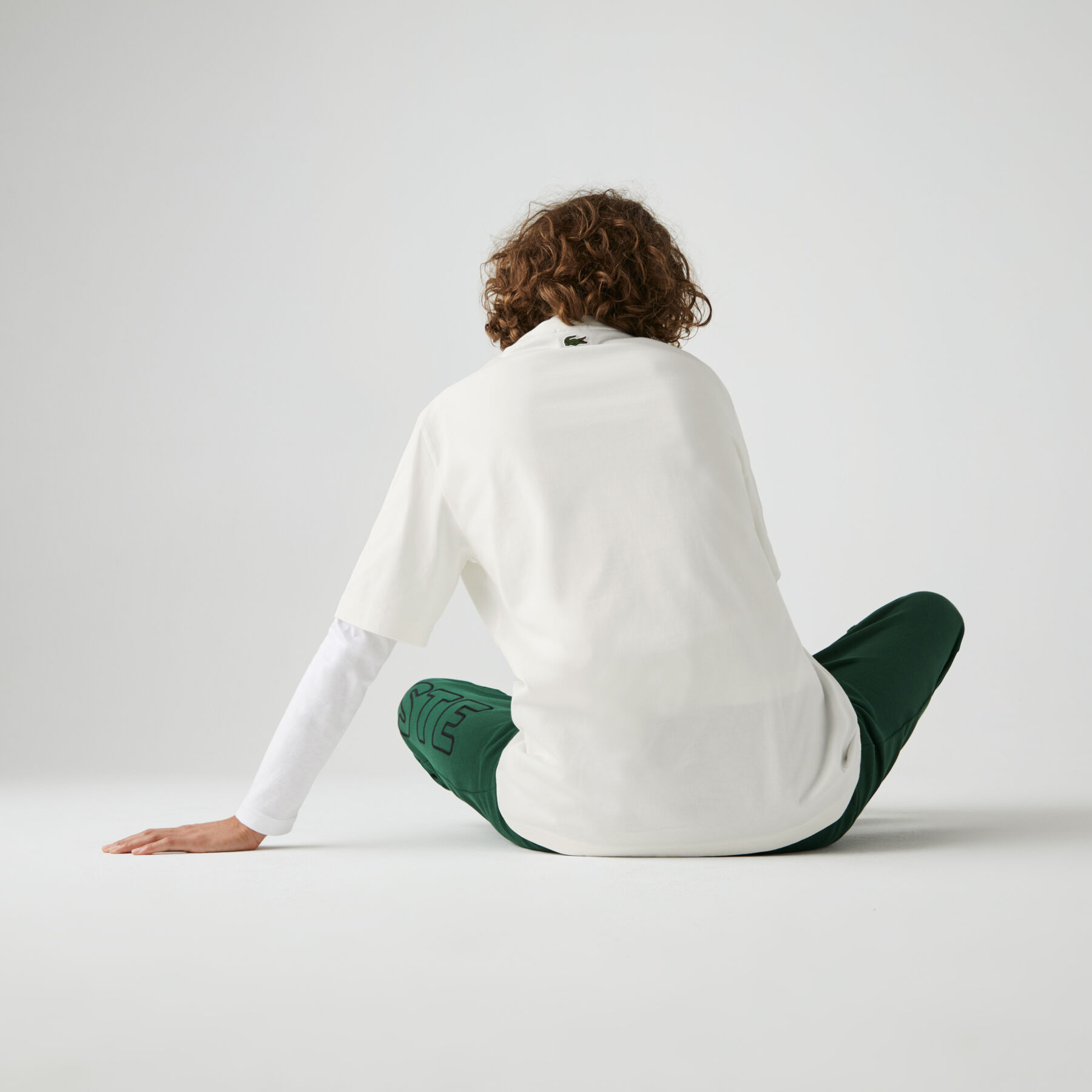 لاكوست تي شيرت قطن مع طبعة وجه مميزة من مجموعة lacoste live للجنسين
