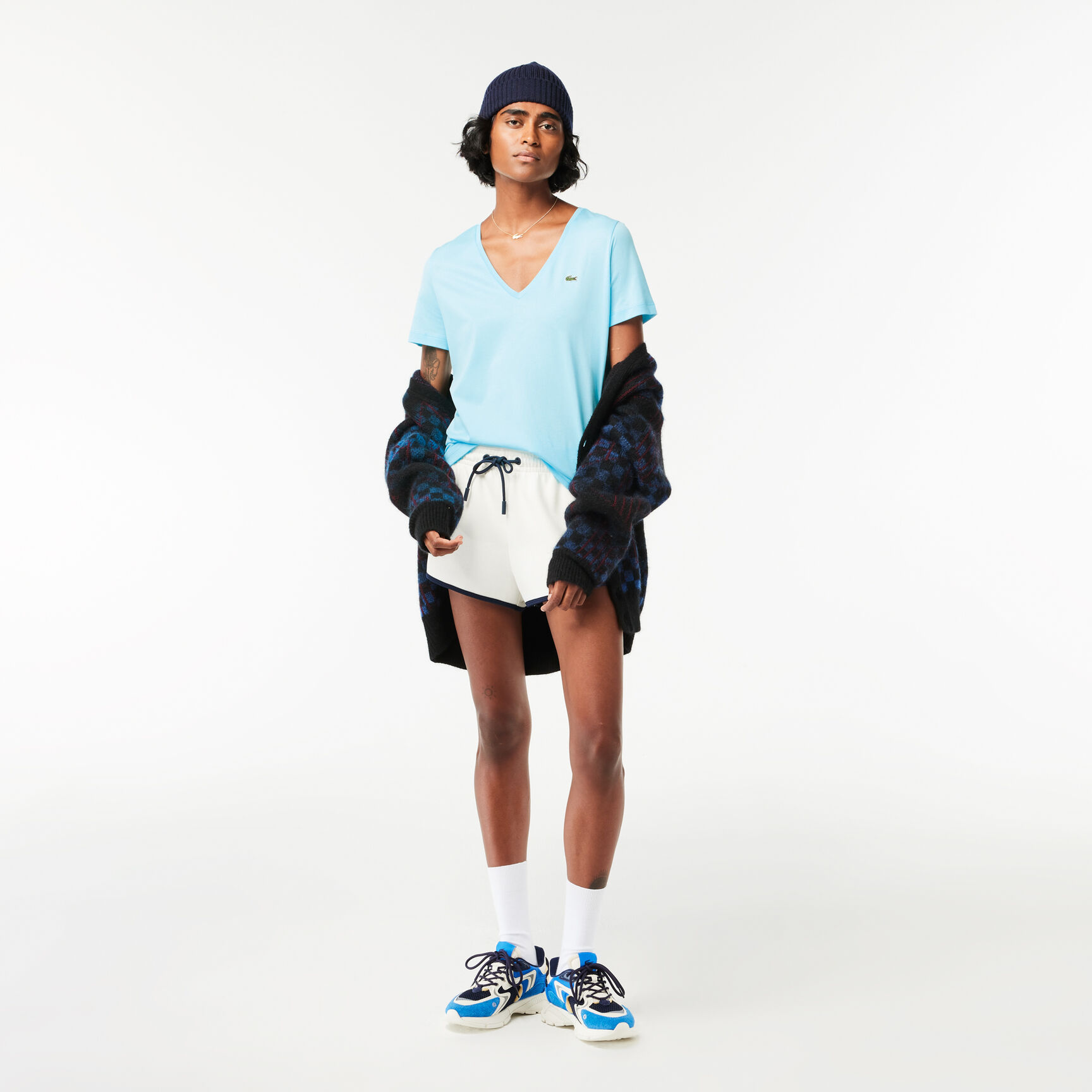 تي شيرت بقصّة عادية وطبعة مميزة لكلمة Lacoste