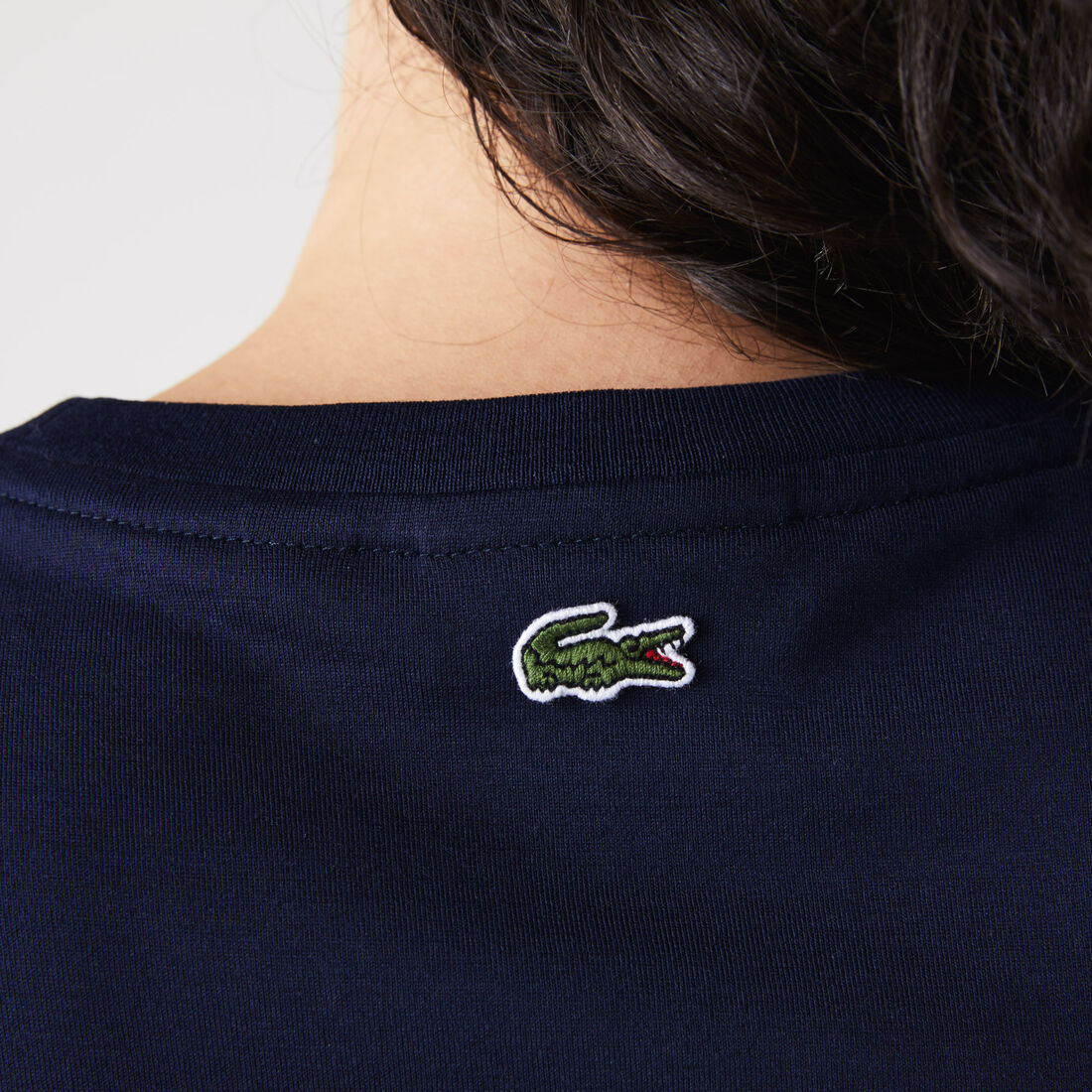 تي شيرت من القطن الناعم بفتحة رقبة مستديرة مع علامة Lacoste المطبوعة للنساء تي شيرت من القطن الناعم بفتحة رقبة مستديرة مع علامة Lacoste المطبوعة للنساء