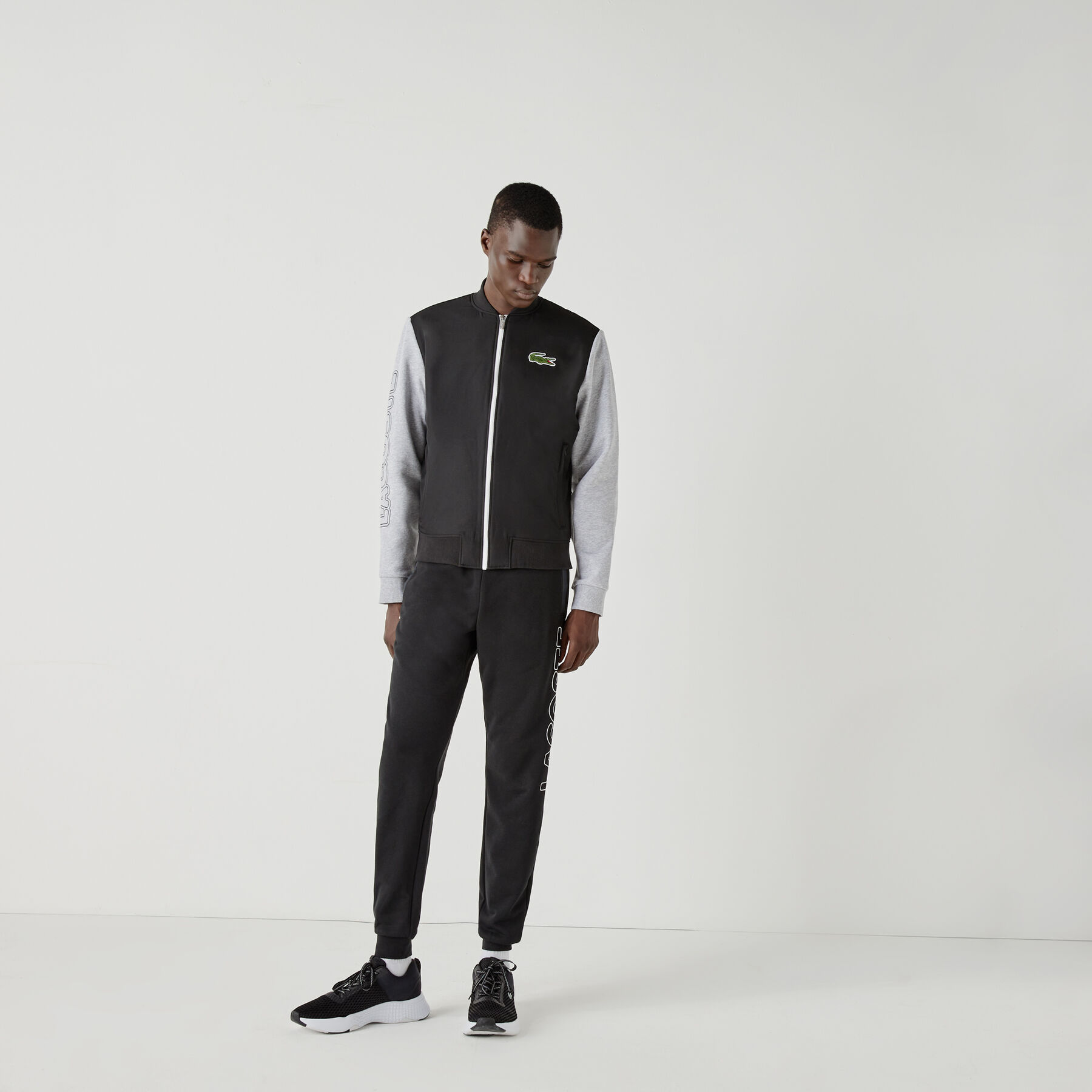 جاكيت تيدي بسحاب من الصوف مع طبعة ثنائية اللون للرجال من مجموعة Lacoste SPORT لاكوست جاكيت تيدي بسحاب من الصوف مع طبعة ثنائية اللون للرجال من مجموعة lacoste sport