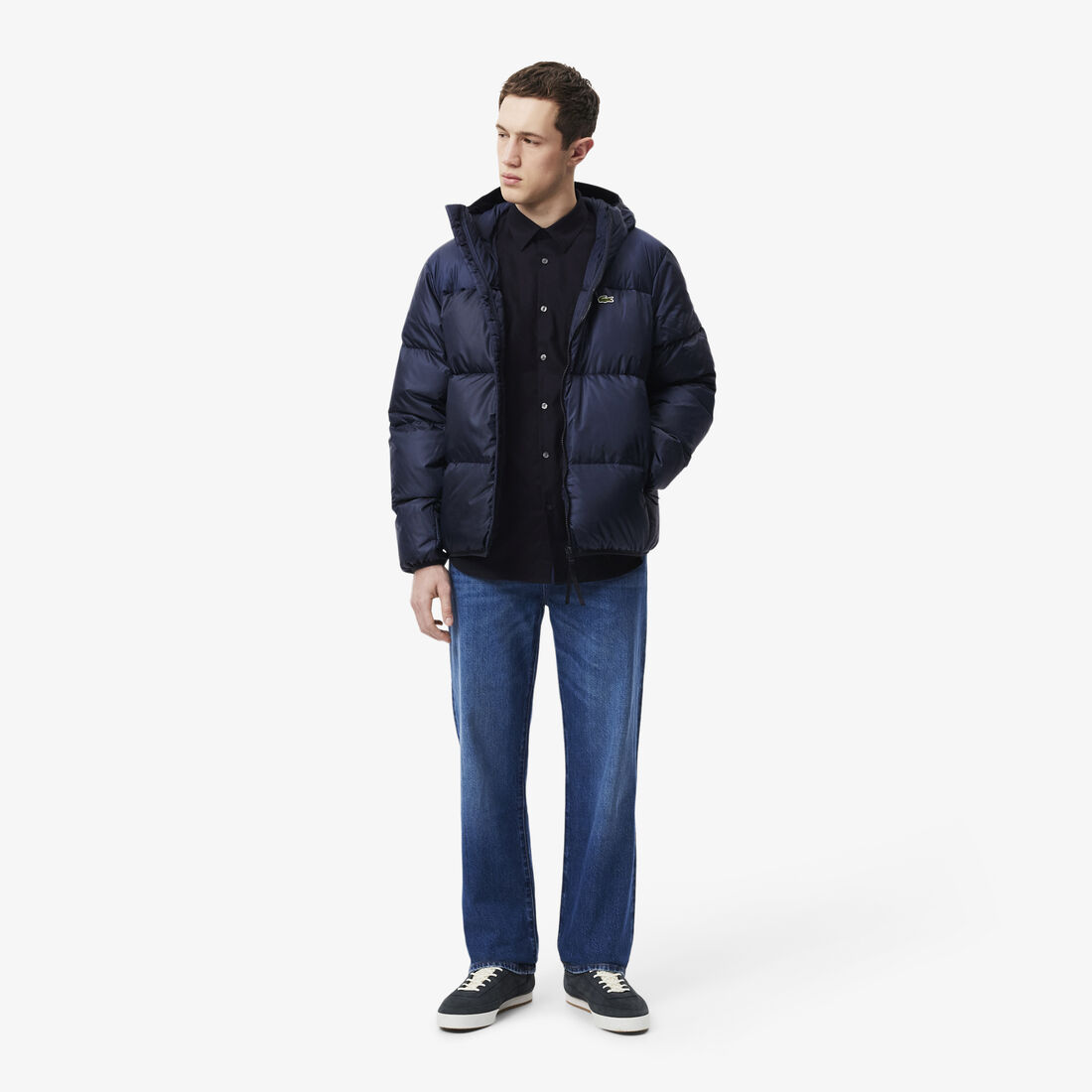 قميص قطني بقصّة عادية وأكمام قصيرة قميص قطني بقصّة عادية وأكمام قصيرة