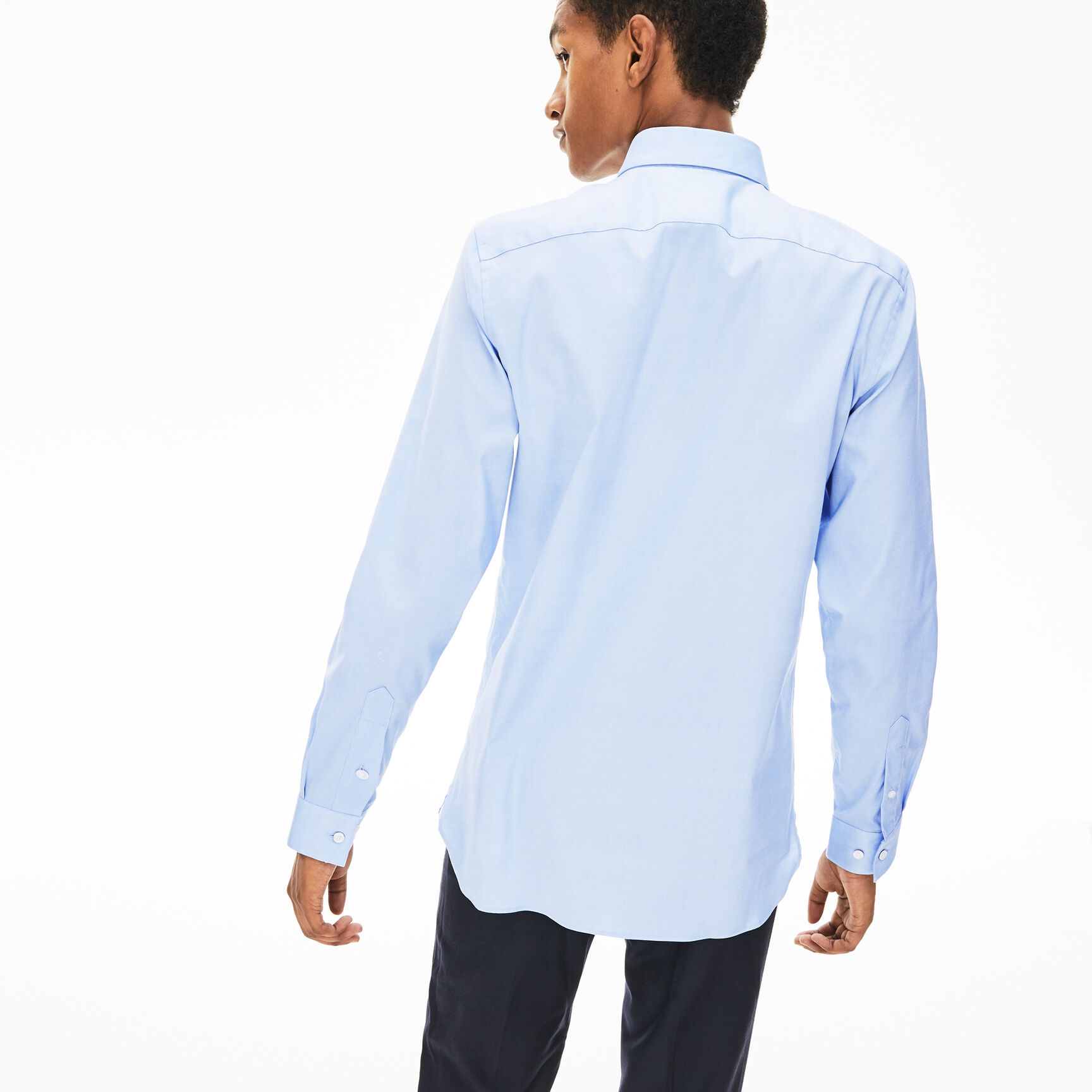 قميص للرجال ذو قصة ضيقة من القطن المرن