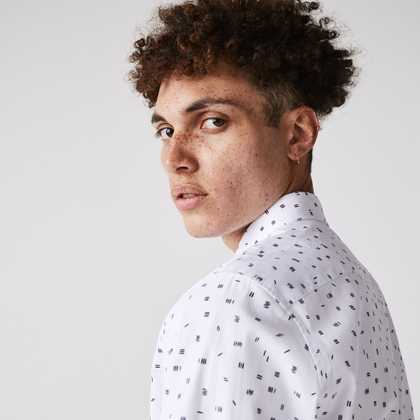 قميص رجالي بقصة ضيقة من قماش البوبلين القطني المزخرف قميص رجالي بقصة ضيقة من قماش البوبلين القطني المزخرف