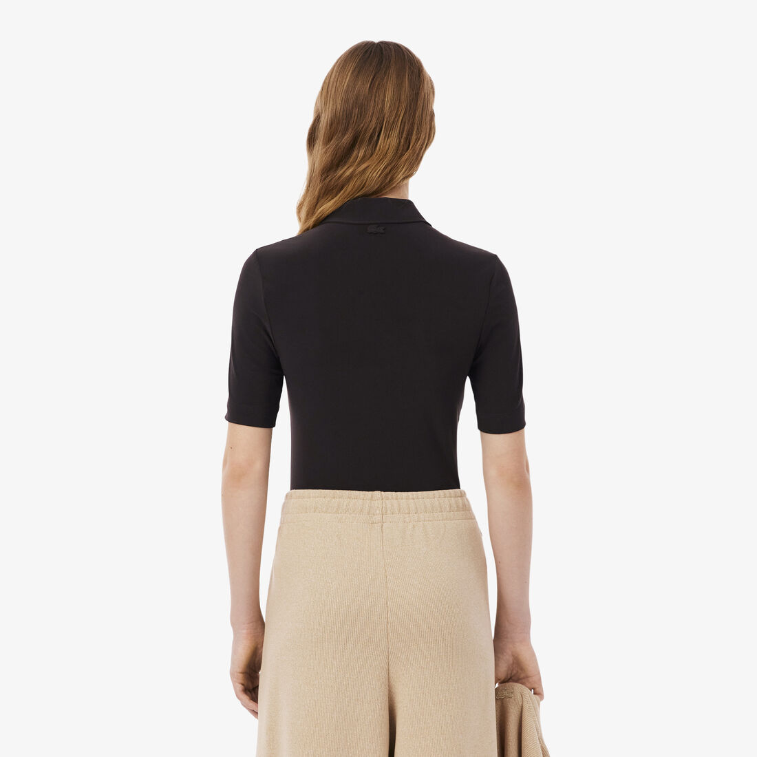 قميص بولو مطرز بقصة ضيقة قميص بولو مطرز بقصة ضيقة