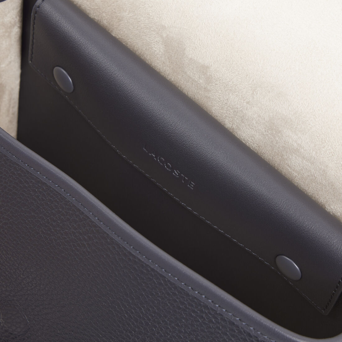 حقيبة كتف صغيرة من كلوب لاكوست حقيبة كتف صغيرة من كلوب لاكوست