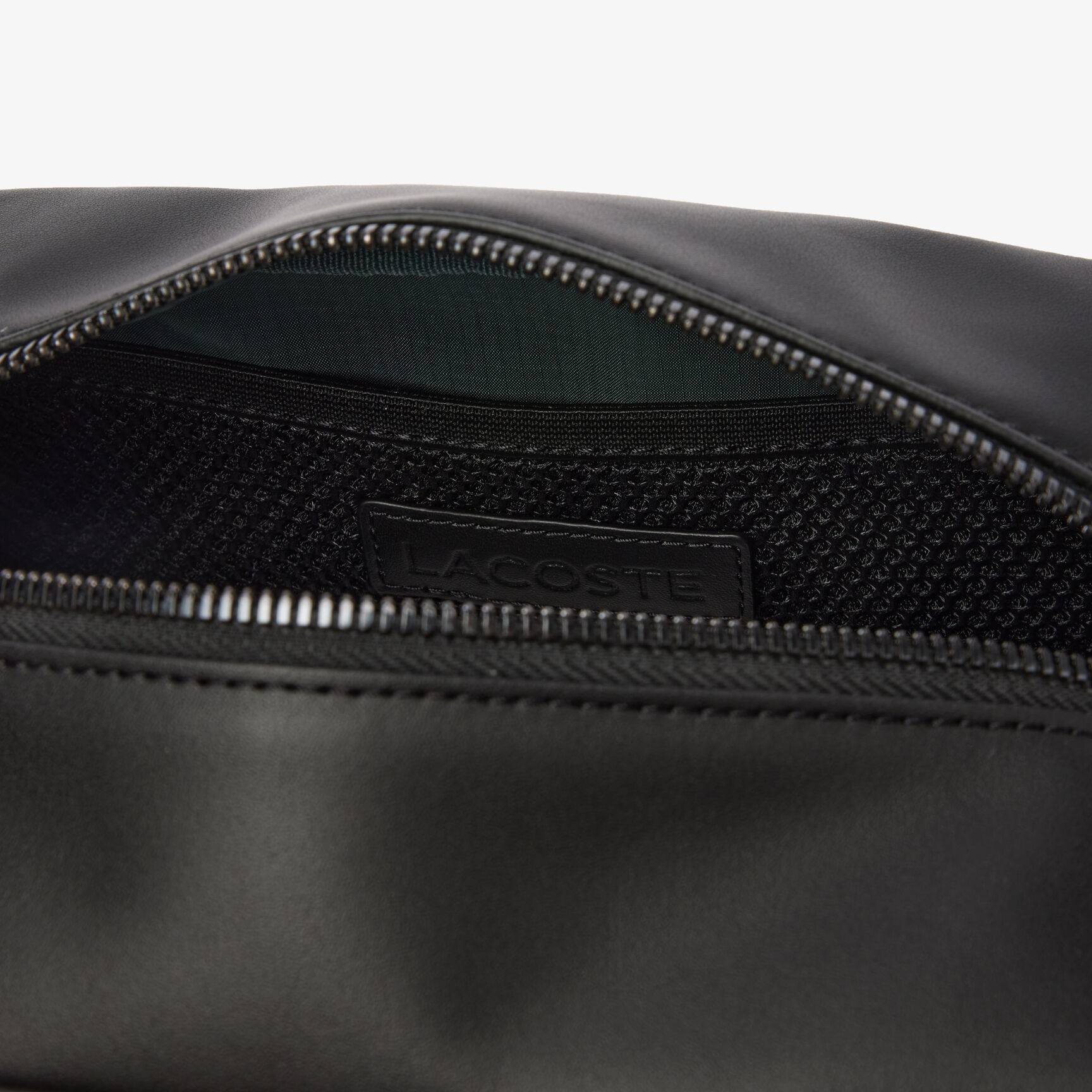  محفظة جلدية بطبعة مونوغرام