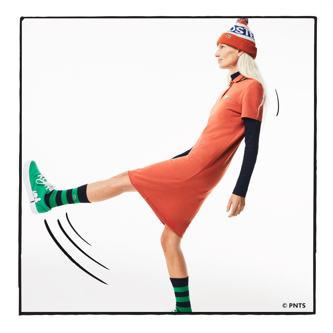 فستان بولو نسائي من القطن العضوي من مجموعة Lacoste x Peanuts