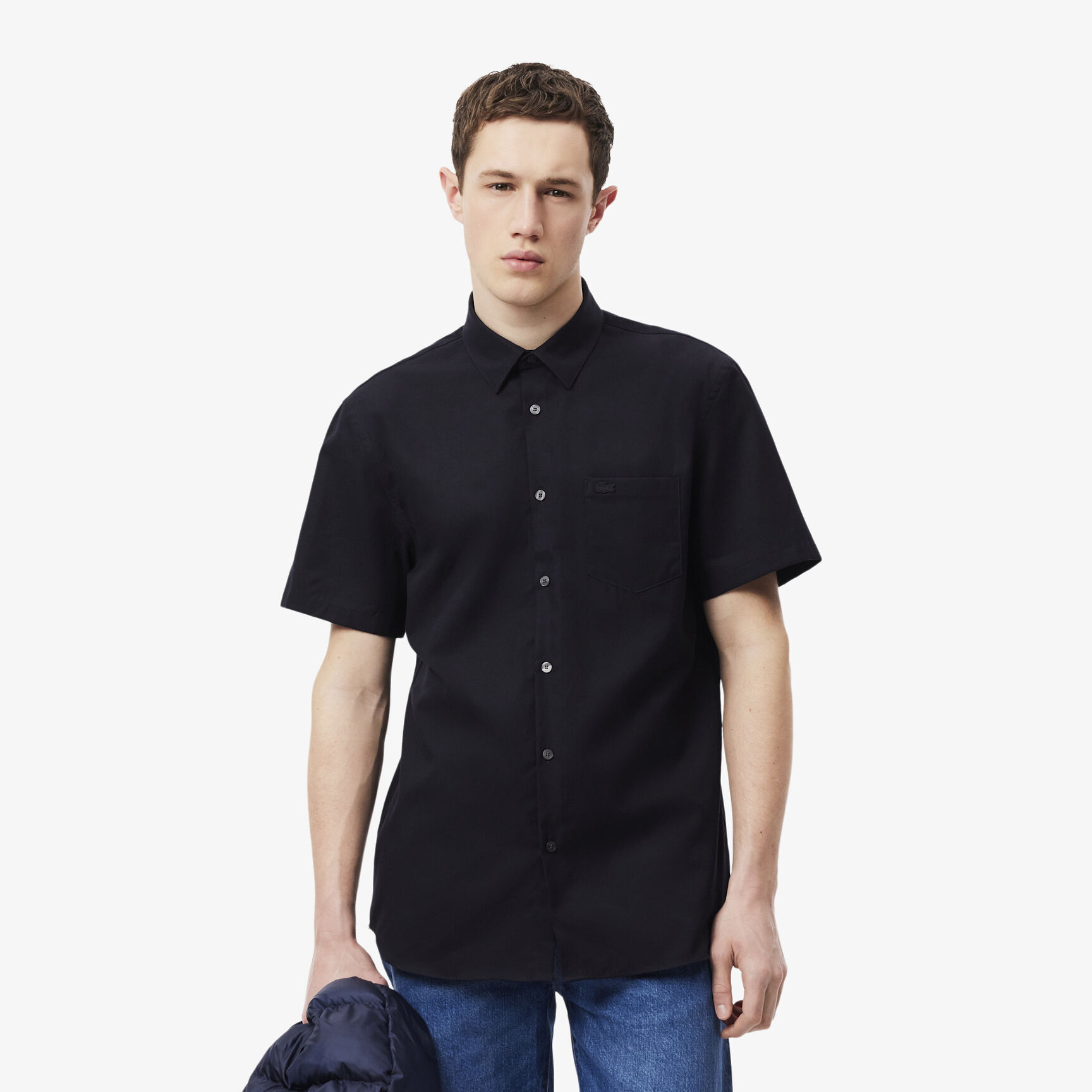 قميص قطني بقصّة عادية وأكمام قصيرة قميص قطني بقصّة عادية وأكمام قصيرة