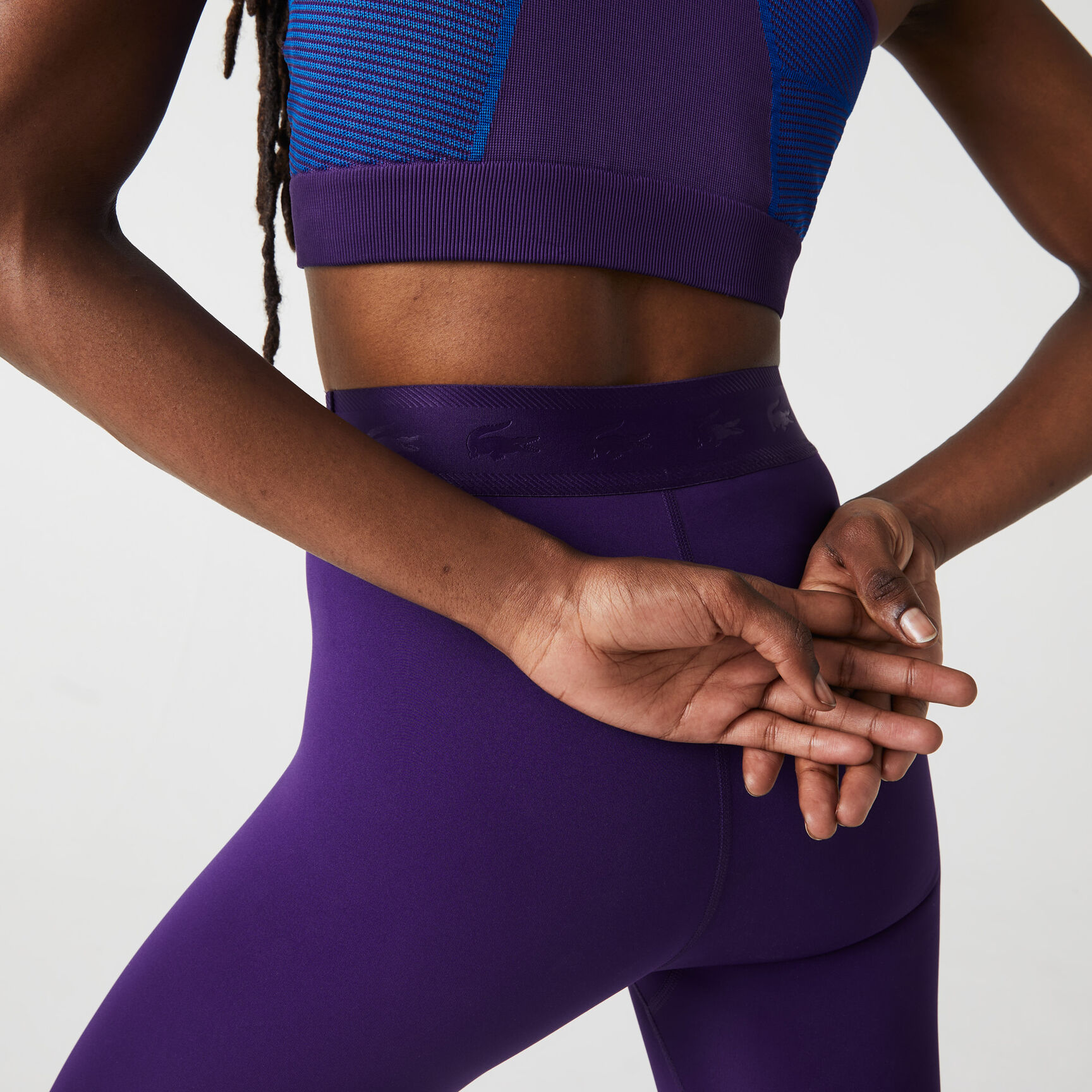 لغينغز بطبعات وعبارات لاكوست للنساء من مجموعة Lacoste SPORT لغينغز بطبعات وعبارات لاكوست للنساء من مجموعة Lacoste SPORT