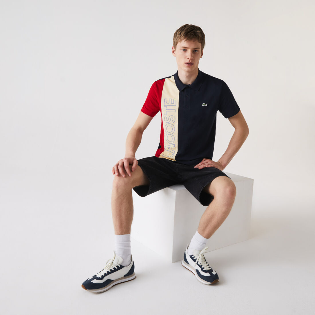 Men’s Lacoste Regular Fit Colourblock Ultra-Lightweight Knit Polo Shirt Men’s Lacoste Regular Fit Colourblock Ultra-Lightweight Knit Polo Shirt