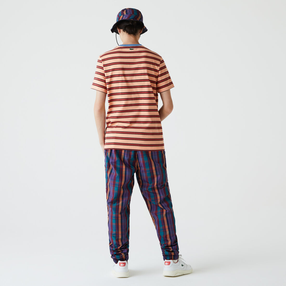 تي شيرت قطن مقلم للرجال بفتحة رقبة مستديرة وطباعة كتابية تي شيرت قطن مقلم للرجال بفتحة رقبة مستديرة وطباعة كتابية