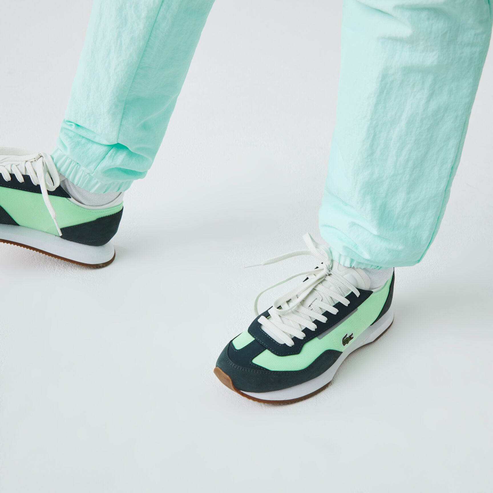 بنطال رياضي متعرج الملمس مجموعة Lacoste LIVE للنساء بنطال رياضي متعرج الملمس مجموعة Lacoste LIVE للنساء