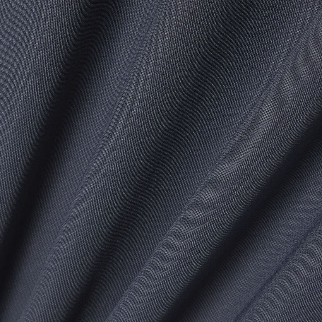 قميص بولو مناسب للتنقل اليومي قميص بولو مناسب للتنقل اليومي