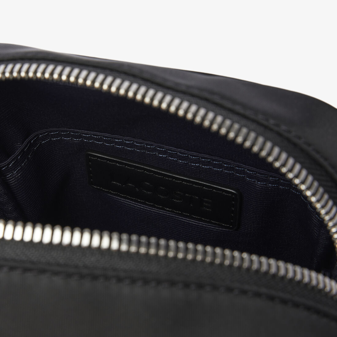 حقيبة لاكوست كلاسيكس العمودية حقيبة لاكوست كلاسيكس العمودية