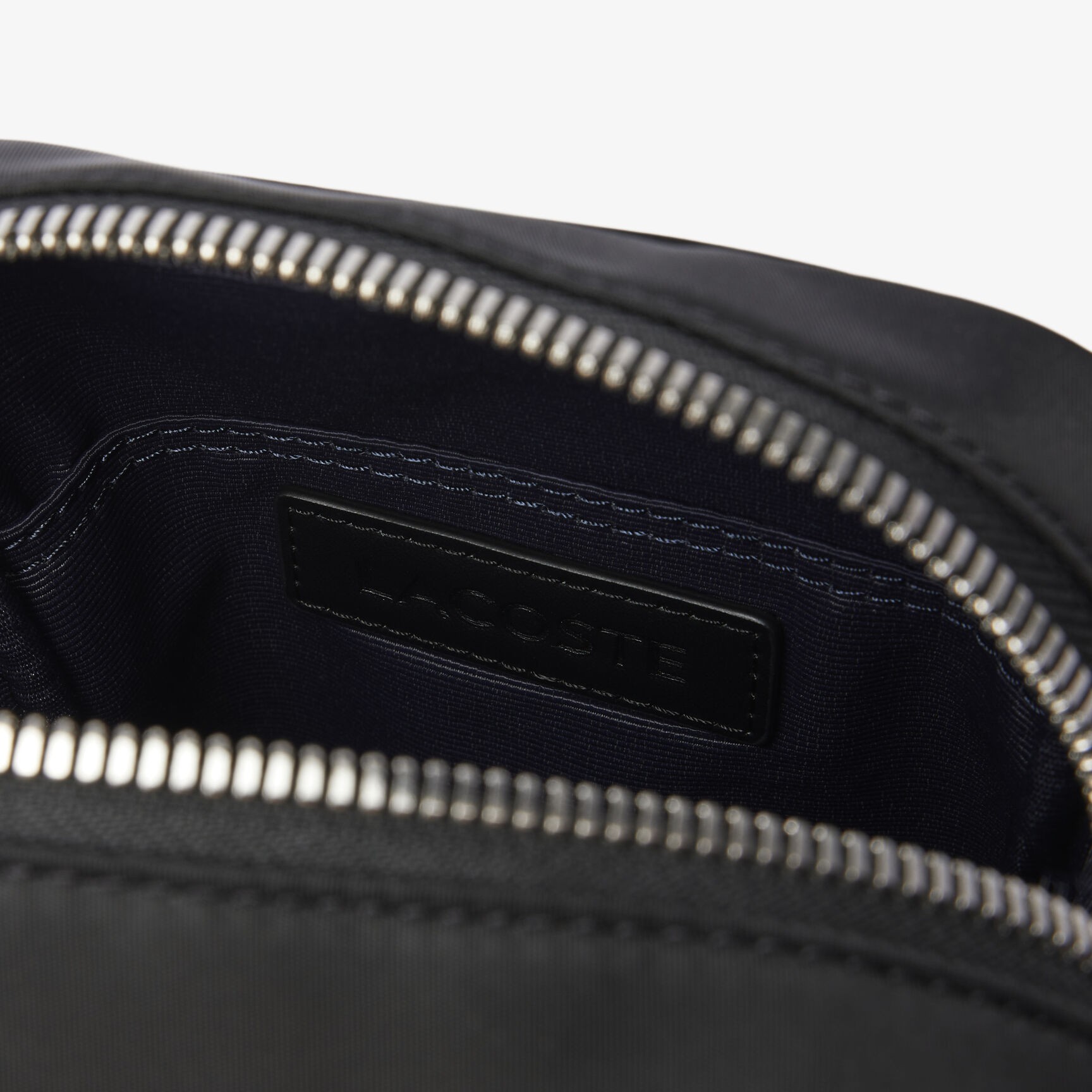 حقيبة لاكوست كلاسيكس العمودية حقيبة لاكوست كلاسيكس العمودية