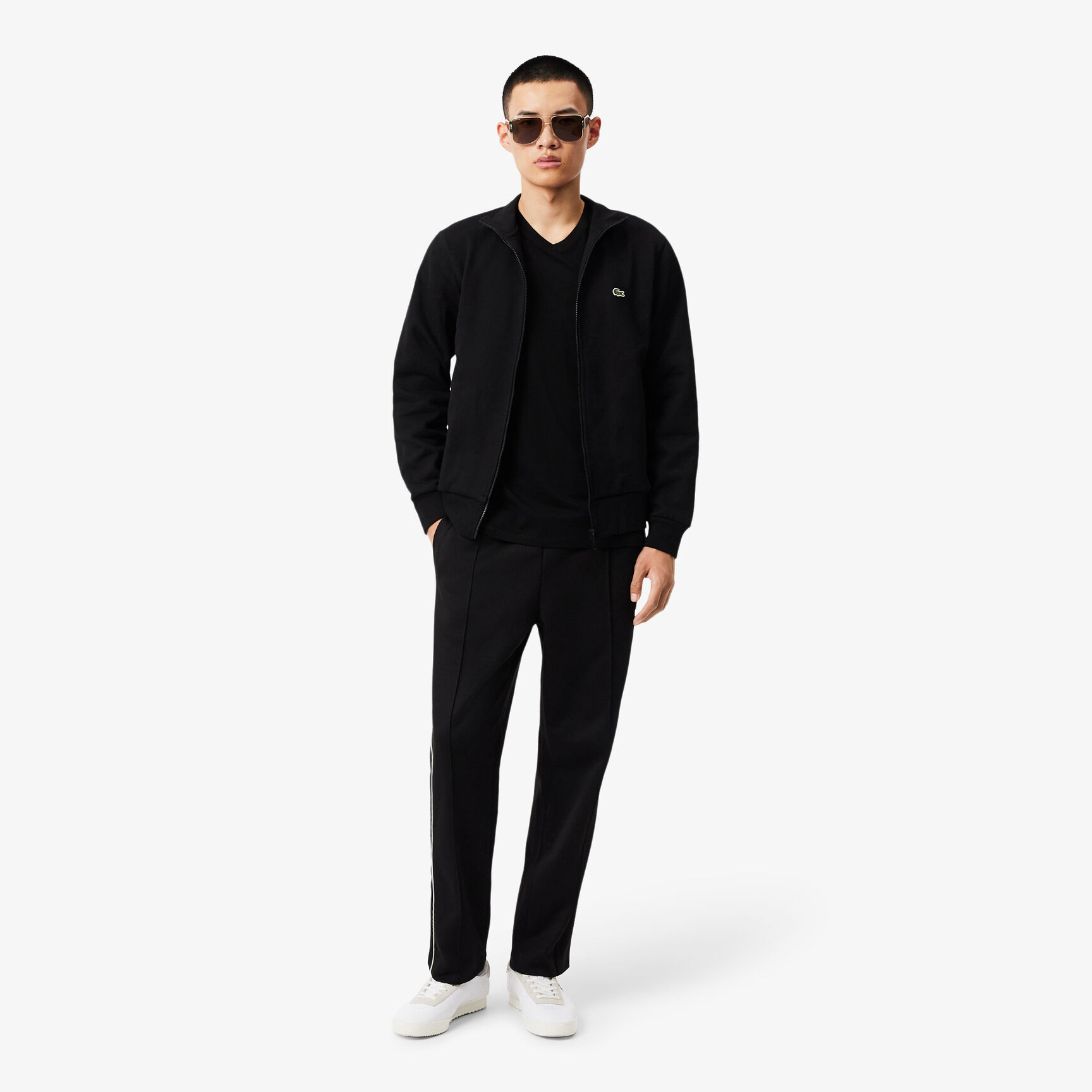 تي شيرت خفيف الوزن من القطن بيما برقبة على شكل حرف V