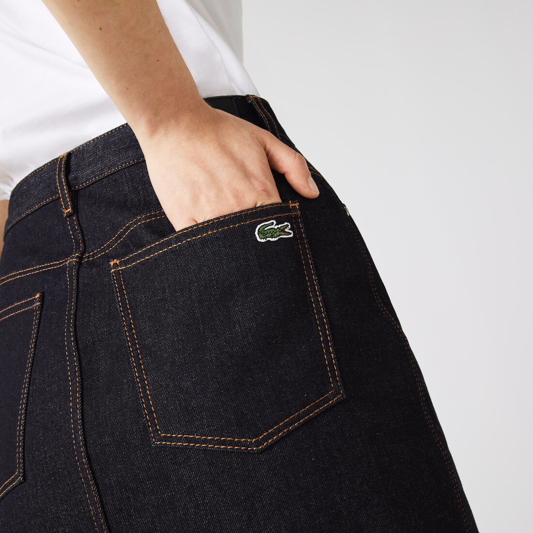 تنورة جينز نسائية بطول متوسط تنورة جينز نسائية بطول متوسط