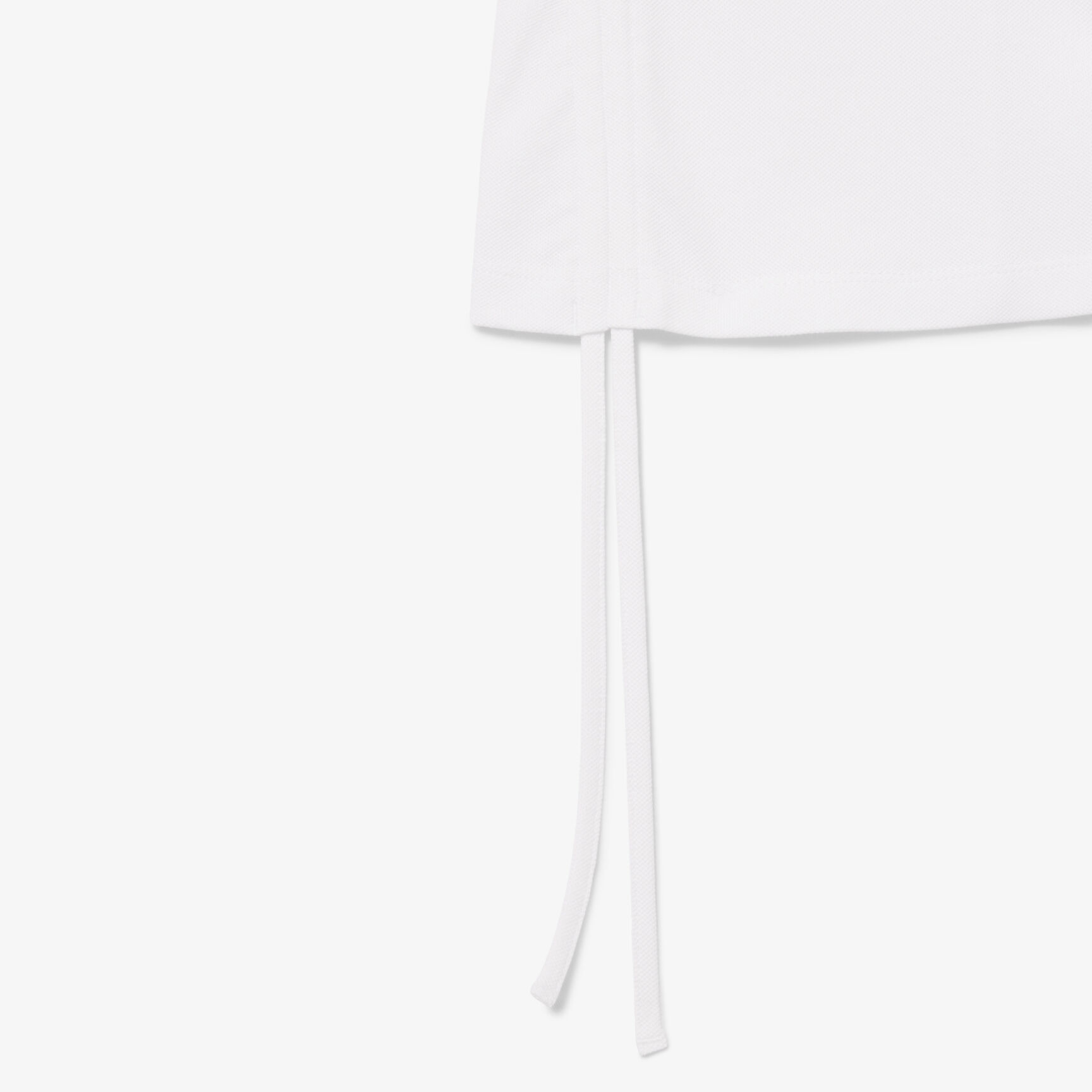 قميص بولو بيكيه بقصة ضيقة وقابل للتعديل قميص بولو بيكيه بقصة ضيقة وقابل للتعديل