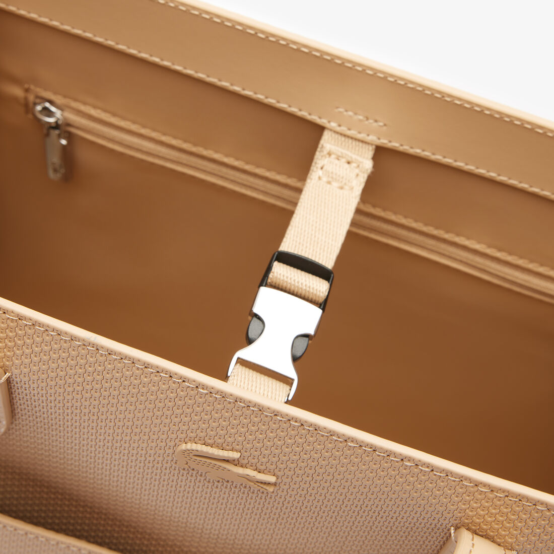 حقيبة شانتاكو الجلدية الصغيرة حقيبة شانتاكو الجلدية الصغيرة