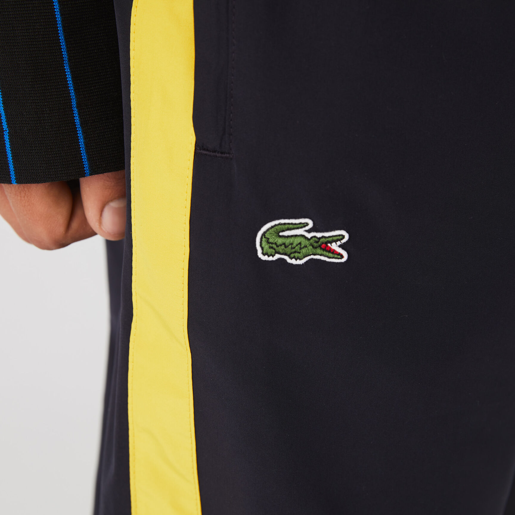 بنطال رياضي مخطط بلون مغاير ضد الماء للرجال بنطال رياضي مخطط بلون مغاير ضد الماء للرجال