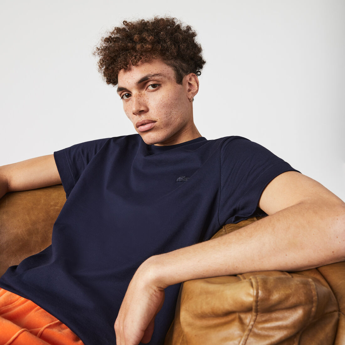 تي شيرت قطن بفتحة عنق مستديرة للرجال تي شيرت قطن بفتحة عنق مستديرة للرجال