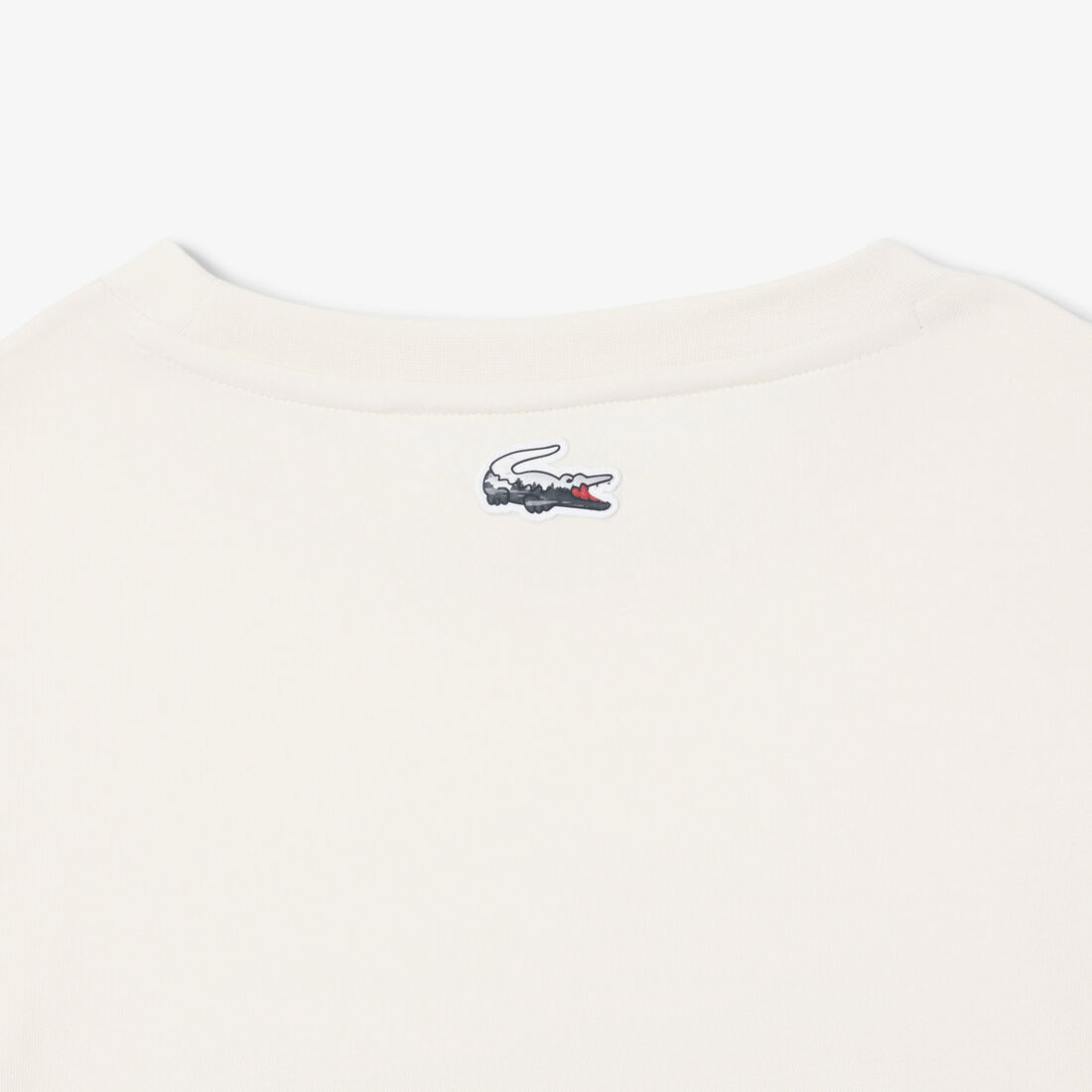 تيشيرت رياضي فائق الجفاف بنقشة جلد التمساح تيشيرت رياضي فائق الجفاف بنقشة جلد التمساح