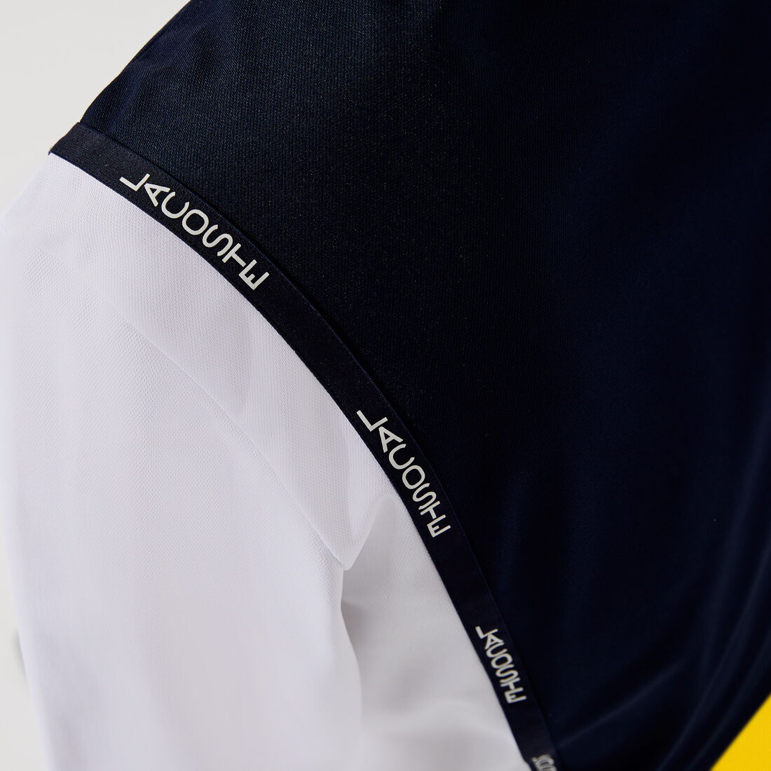 كنزة من مجموعة Lacoste SPORT للرجال من بيكيه كنزة من مجموعة Lacoste SPORT للرجال من بيكيه