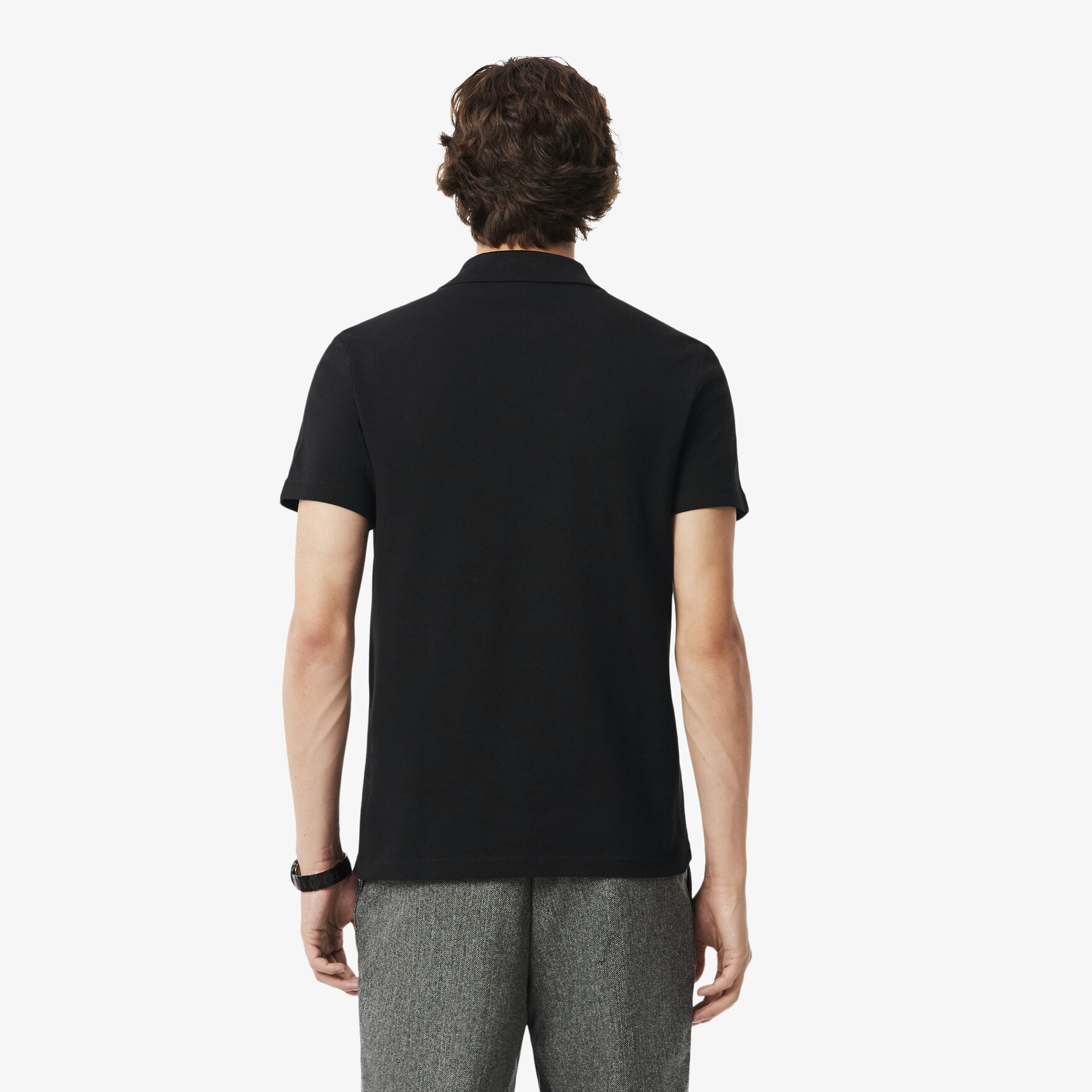 تيشيرت بولو L.12.12 بقصة عادية وتفاصيل شعارية تيشيرت بولو L.12.12 بقصة عادية وتفاصيل شعارية