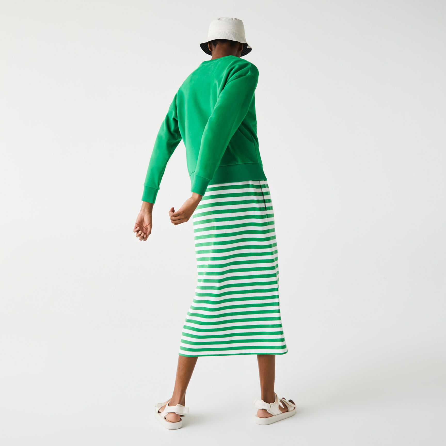 سويت شيرت القطن الصوفي للنساء بفتحة رقبة مستديرة وطبعة تمساح سويت شيرت القطن الصوفي للنساء بفتحة رقبة مستديرة وطبعة تمساح