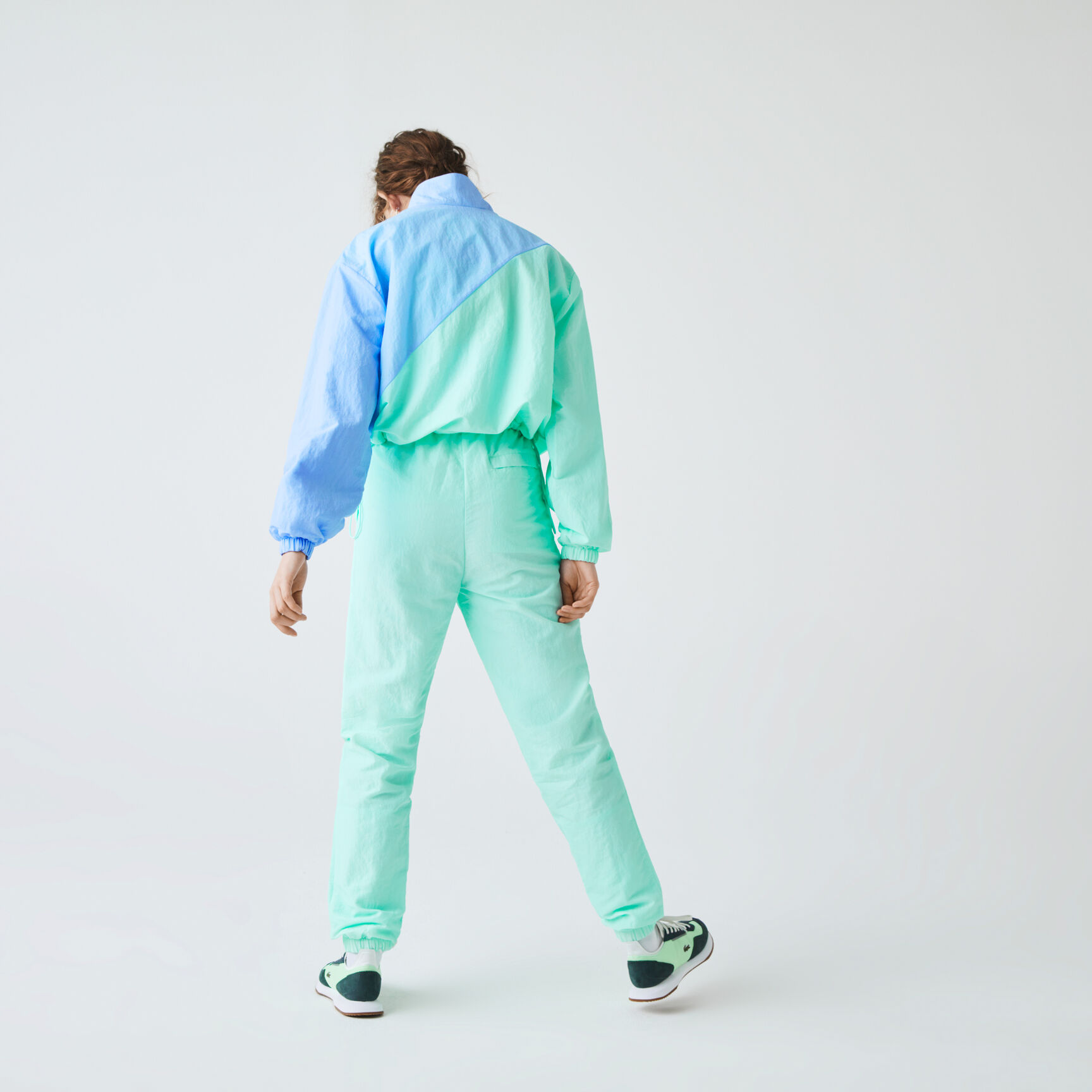 سترة بسحاب واقية من الرياح للنساء مزدوجة اللون من مجموعة Lacoste LIVE سترة بسحاب واقية من الرياح للنساء مزدوجة اللون من مجموعة Lacoste LIVE