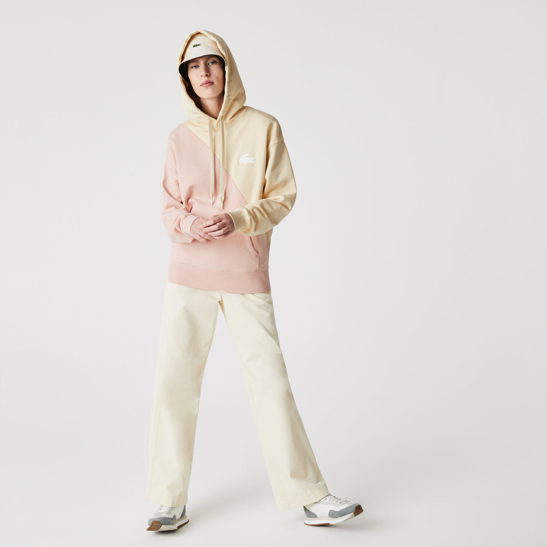سويت شيرت صوف مزدوج اللون بغطاء رأس وقصة فضفاضة للجنسين مجموعة Lacoste LIVE لاكوست سويت شيرت صوف مزدوج اللون بغطاء رأس وقصة فضفاضة للجنسين مجموعة lacoste live