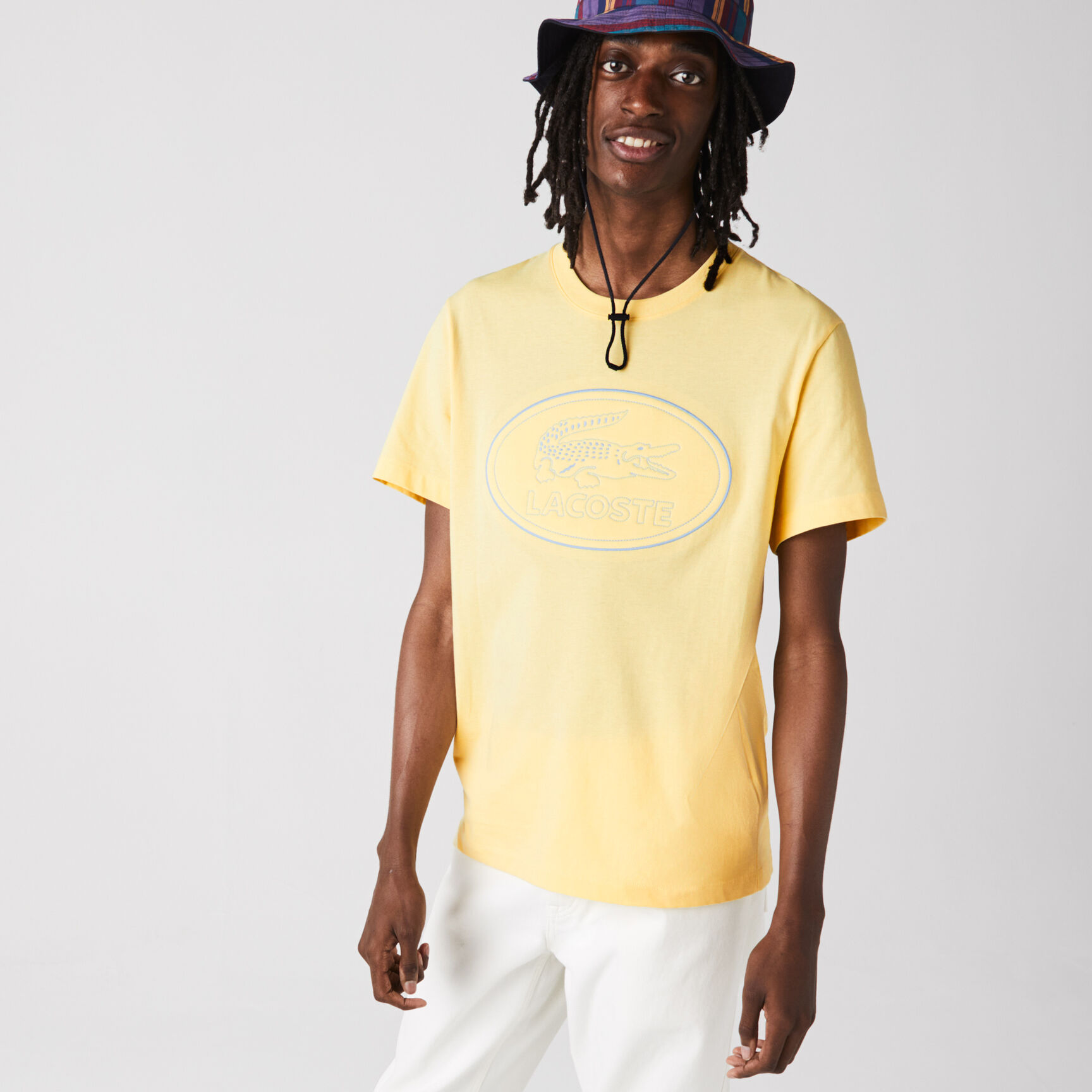 تي شيرت قطن بفتحة رقبة مستديرة للرجال والشعار المطرز