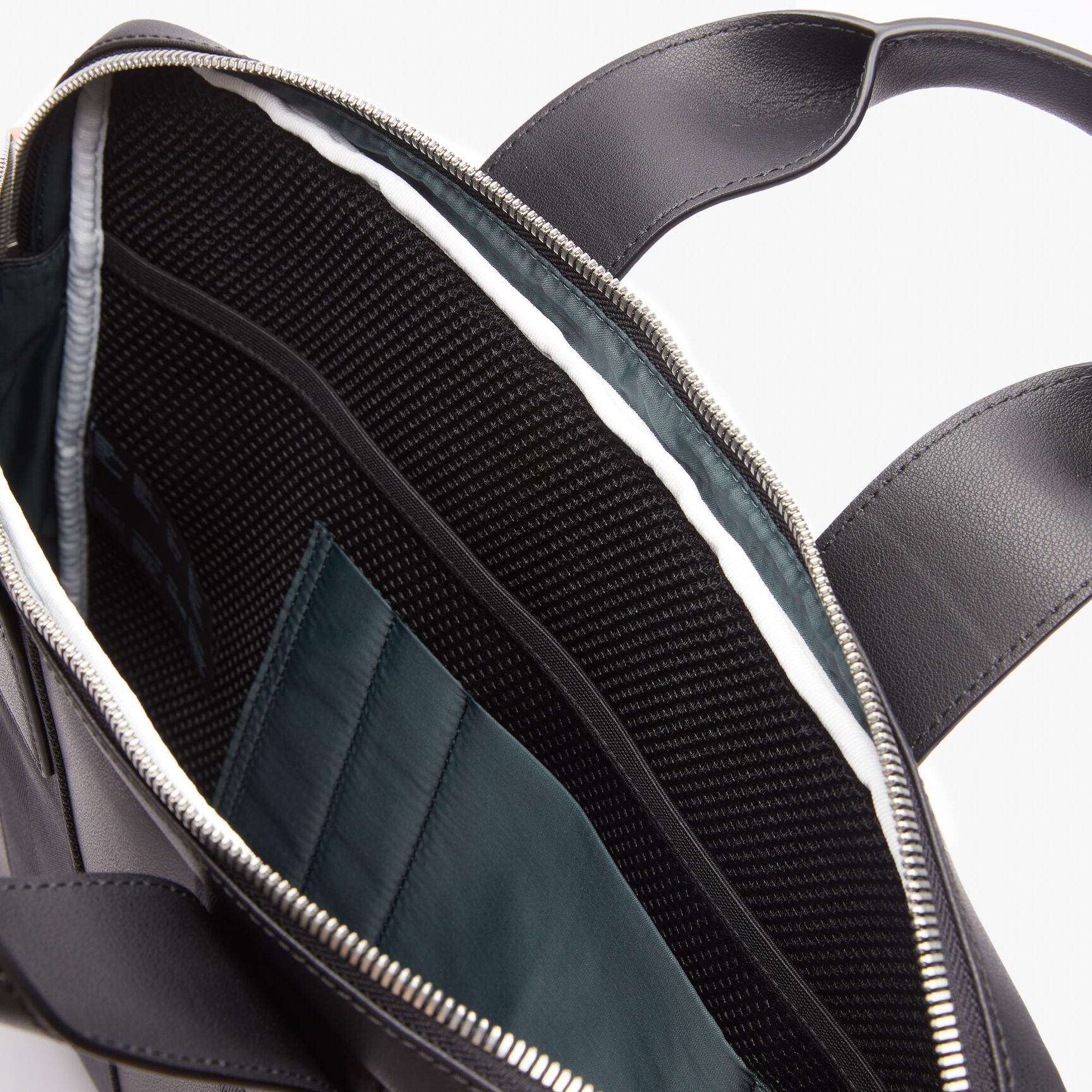 حقيبة كمبيوتر لاكوست بحمالة قابلة للإزالة للجنسين حقيبة كمبيوتر لاكوست بحمالة قابلة للإزالة للجنسين