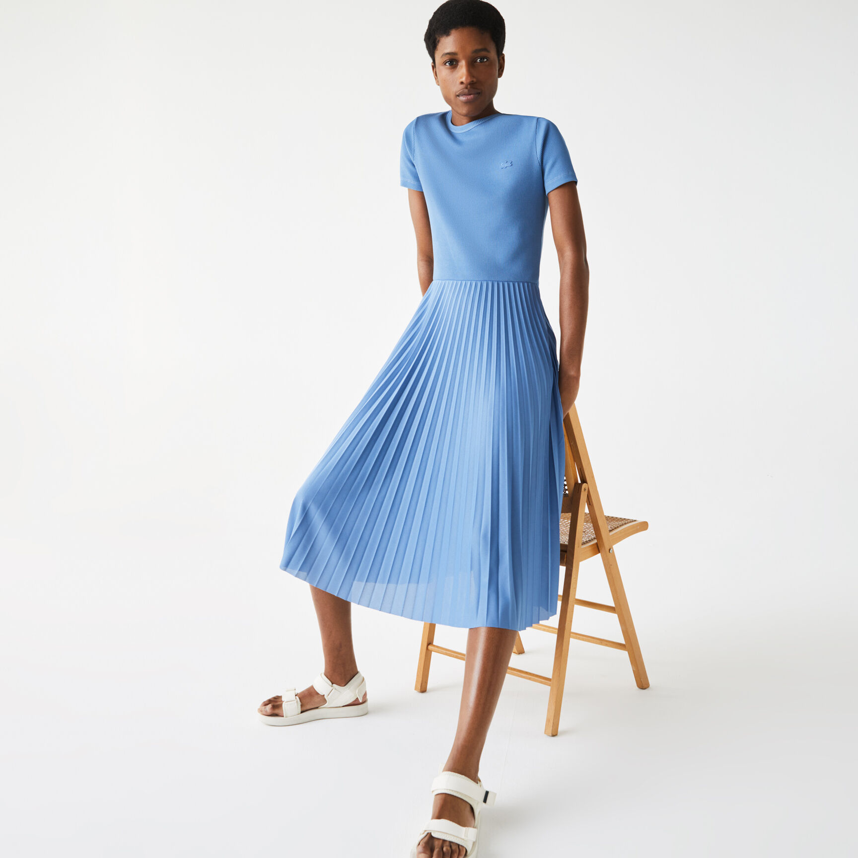 فستان بطيات متعرج الملمس متوسط الطول للنساء فستان بطيات متعرج الملمس متوسط الطول للنساء