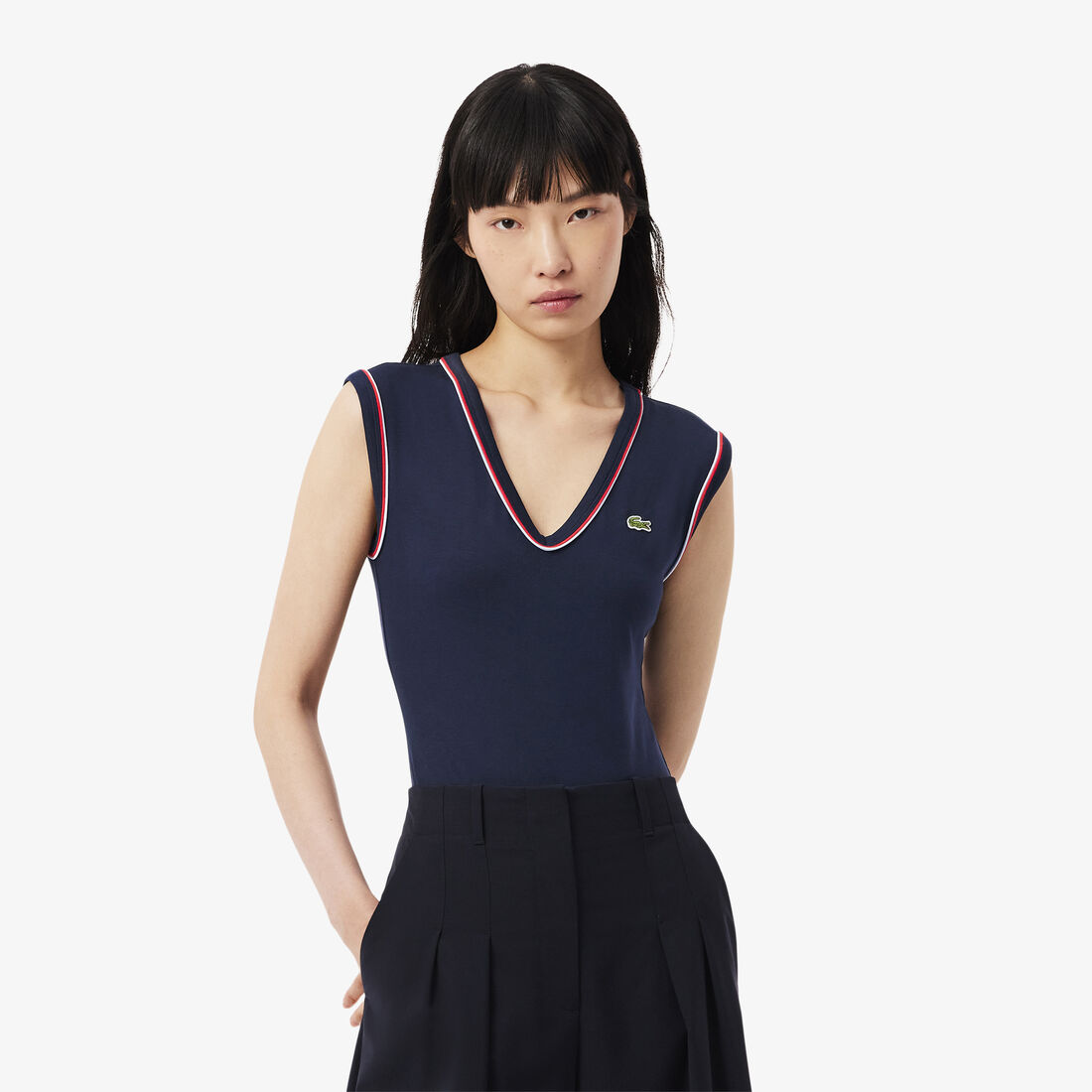 بدلة قطنية مفتوحة من الخلف بقصة ضيقة