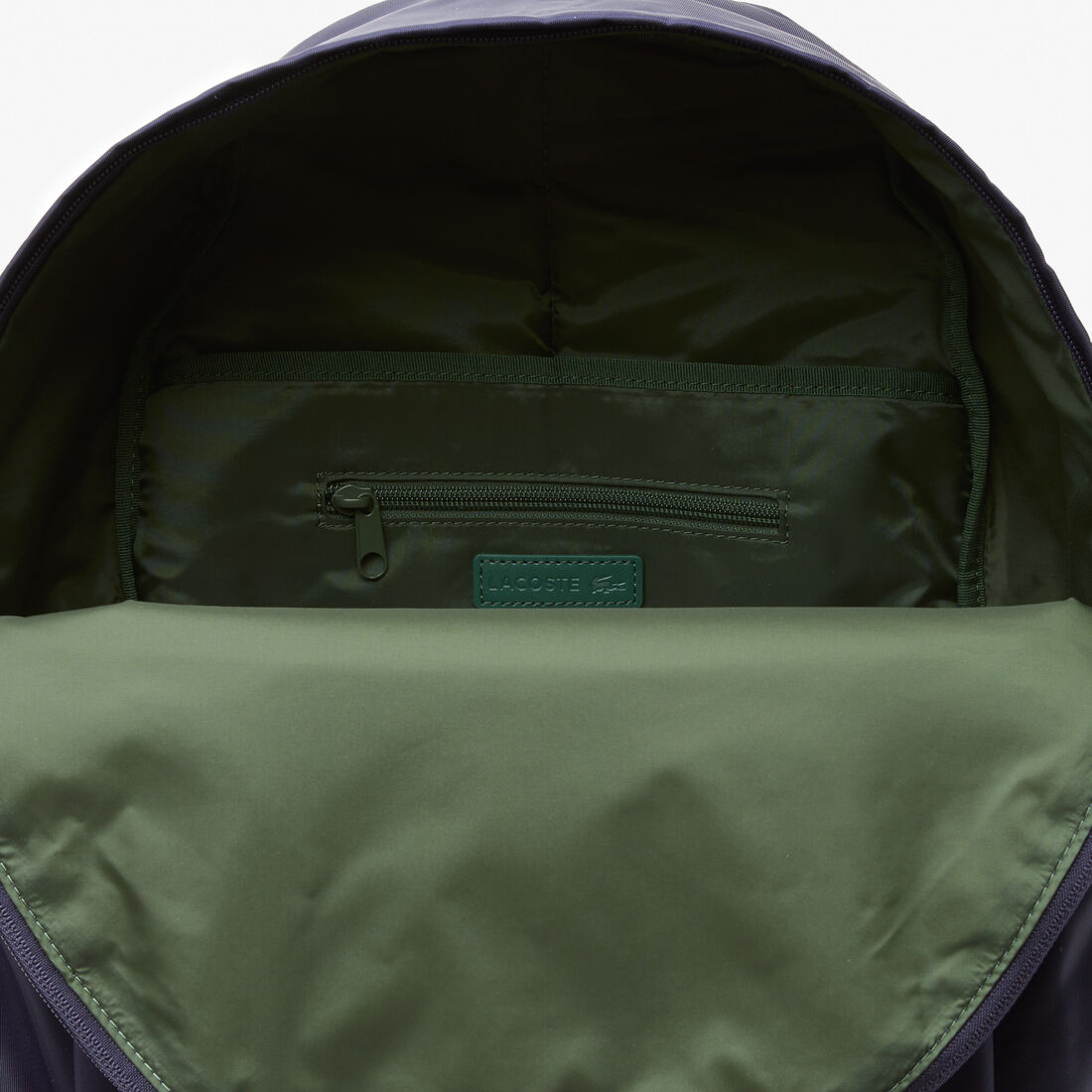 حقيبة ظهر لاكوست من تشكيلة موسم الأعياد للرجال حقيبة ظهر لاكوست من تشكيلة موسم الأعياد للرجال