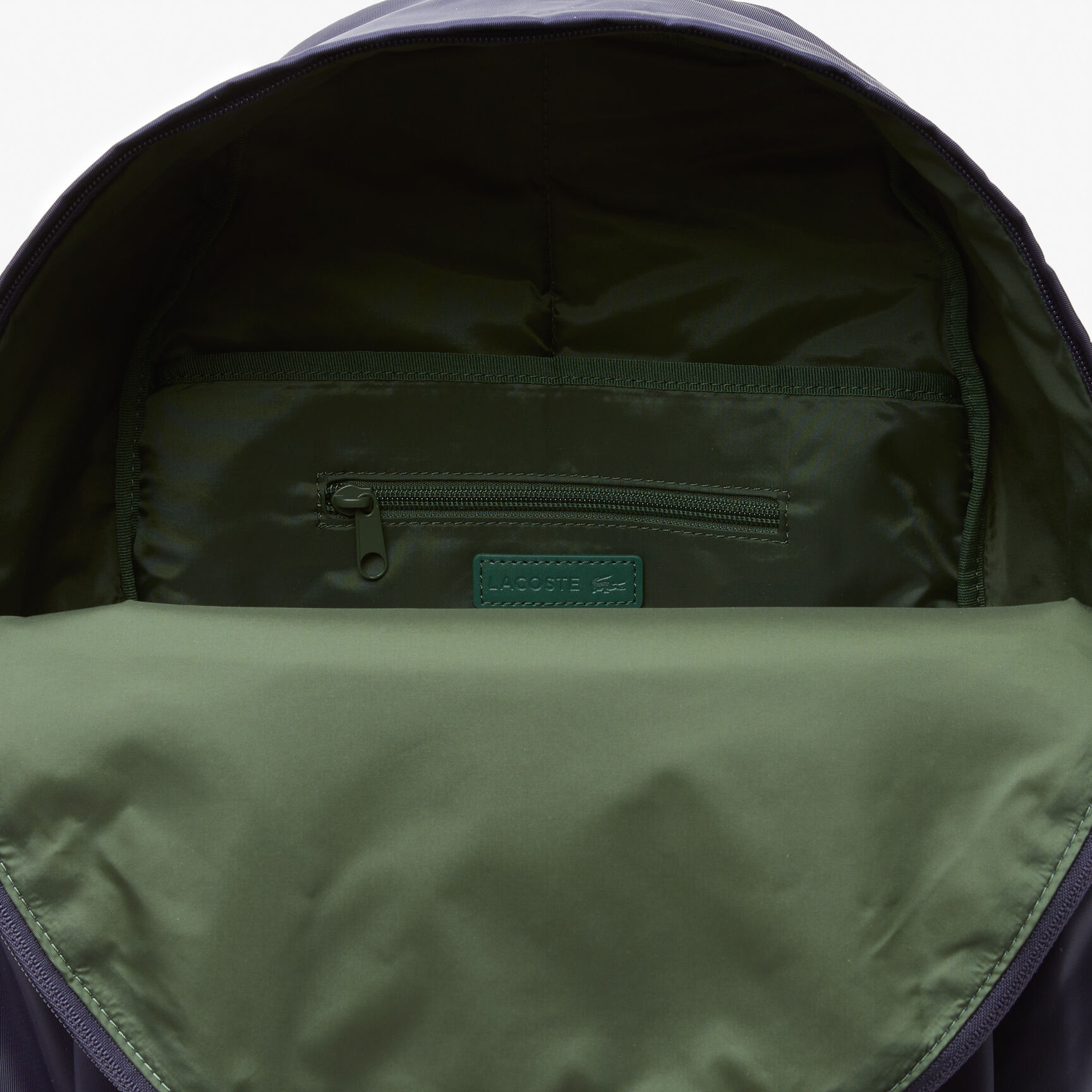 حقيبة ظهر لاكوست من تشكيلة موسم الأعياد للرجال حقيبة ظهر لاكوست من تشكيلة موسم الأعياد للرجال