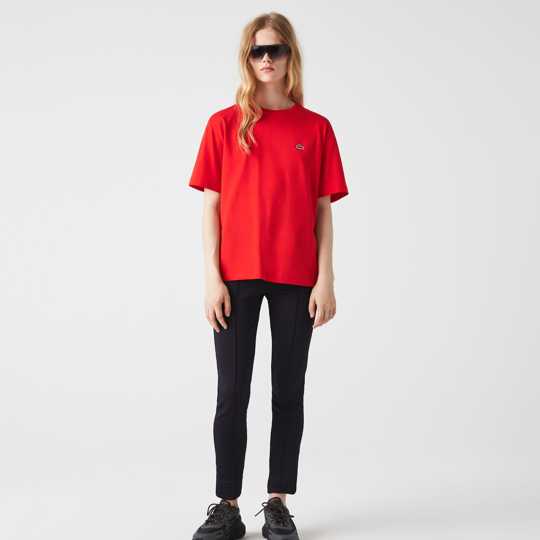 تي شيرت قطن بقصّة فضفاضة وفتحة رقبة على شكل حرف V للنساء تي شيرت قطن بقصّة فضفاضة وفتحة رقبة على شكل حرف V للنساء