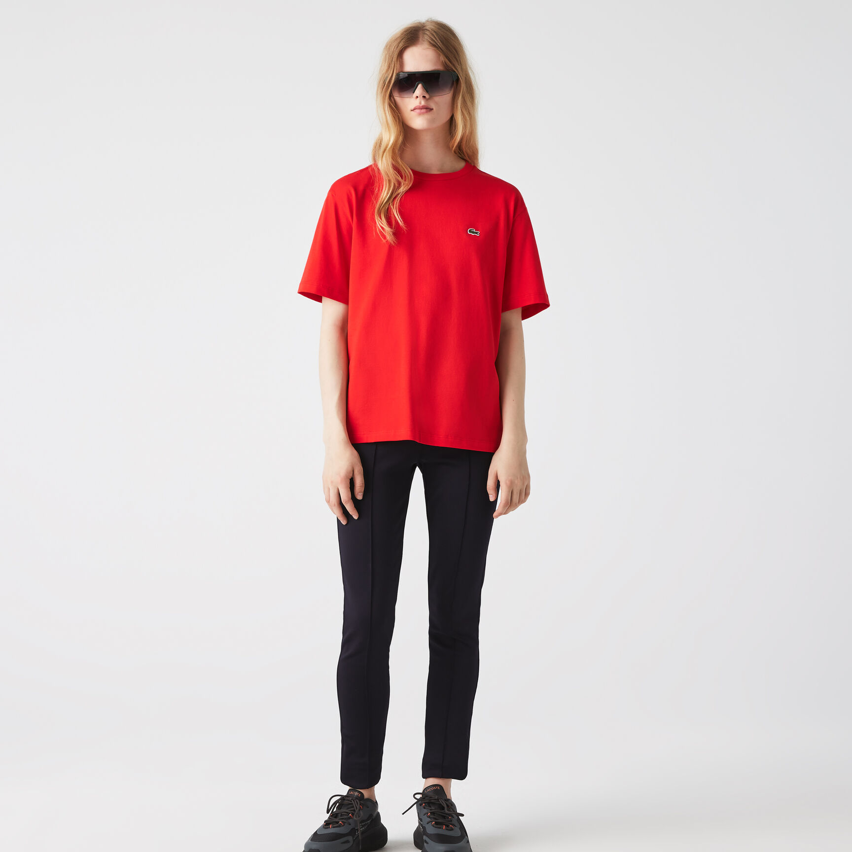 تي شيرت قطن بقصّة فضفاضة وفتحة رقبة على شكل حرف V للنساء تي شيرت قطن بقصّة فضفاضة وفتحة رقبة على شكل حرف V للنساء