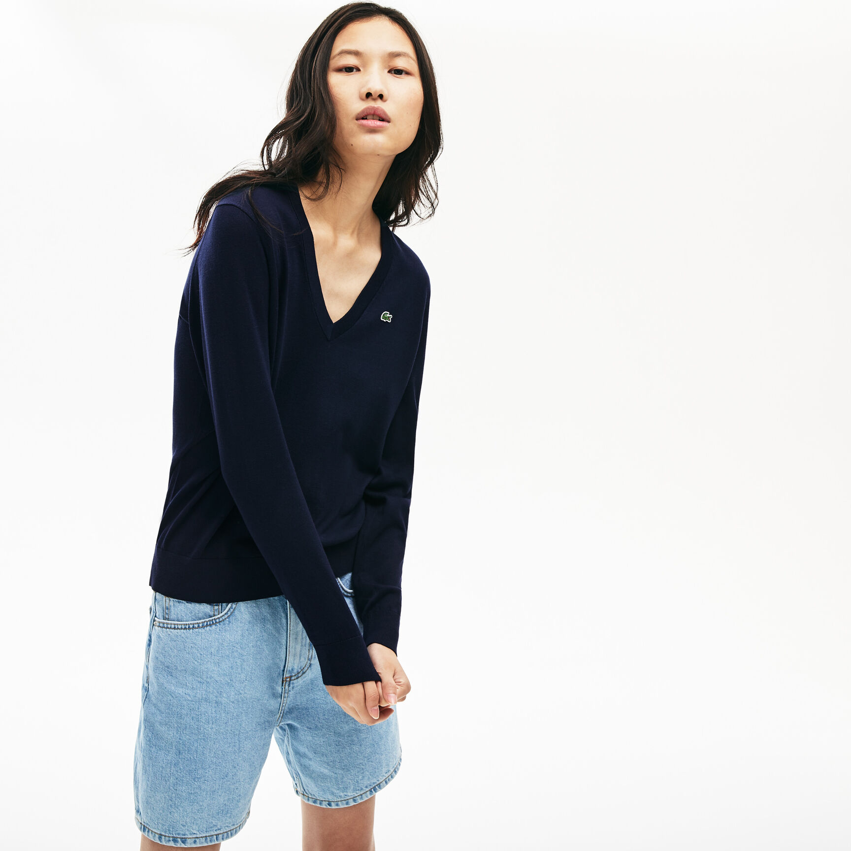 قميص ثقيل للسيدات من القطن الخالص بفتحة رقبة على شكل حرف V قميص ثقيل للسيدات من القطن الخالص بفتحة رقبة على شكل حرف V