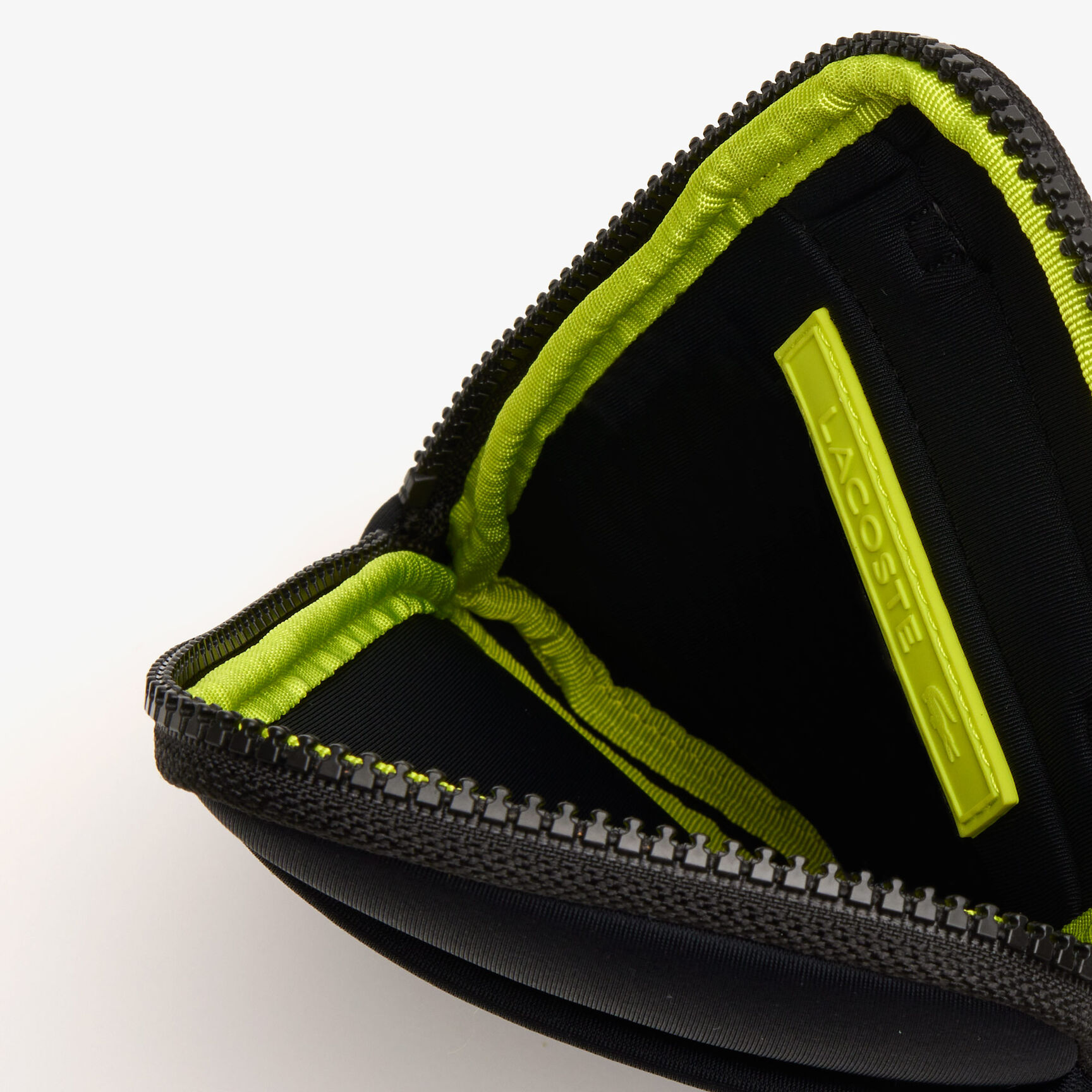 حافظة هاتف لاكوست بحمالة وشعار الماركة للجنسين حافظة هاتف لاكوست بحمالة وشعار الماركة للجنسين