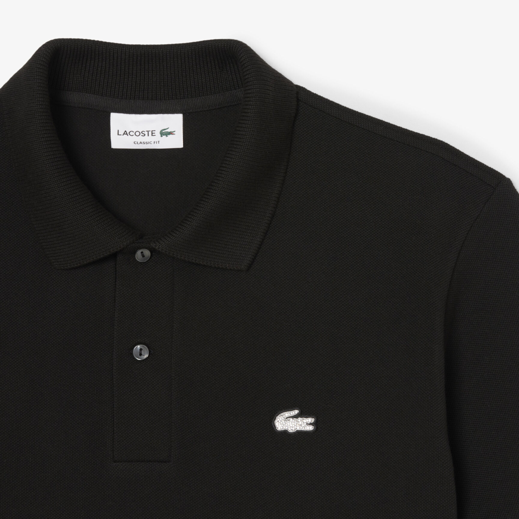 قميص بولو بيكيه كلاسيكي بقصّة ماسية من جلد التمساح