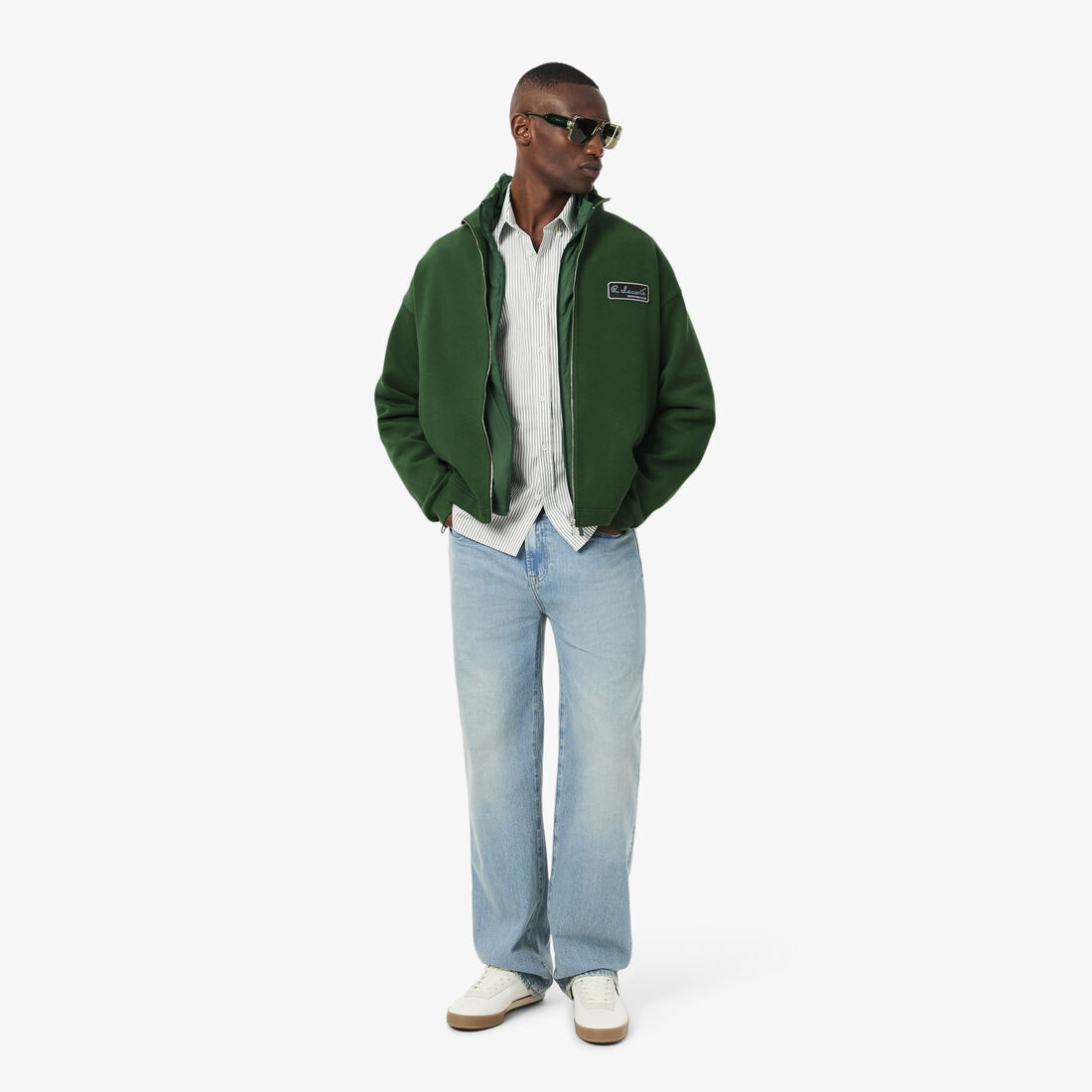 سويت شيرت فضفاض بشعار مميز سويت شيرت فضفاض بشعار مميز