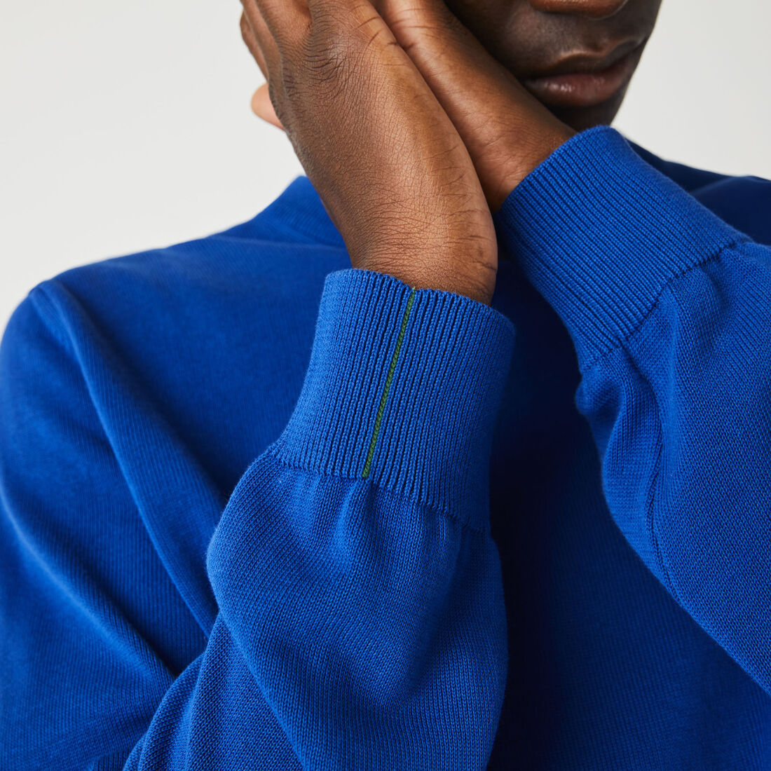 سترة قطنية أحادية اللون بياقة دائرية سترة قطنية أحادية اللون بياقة دائرية